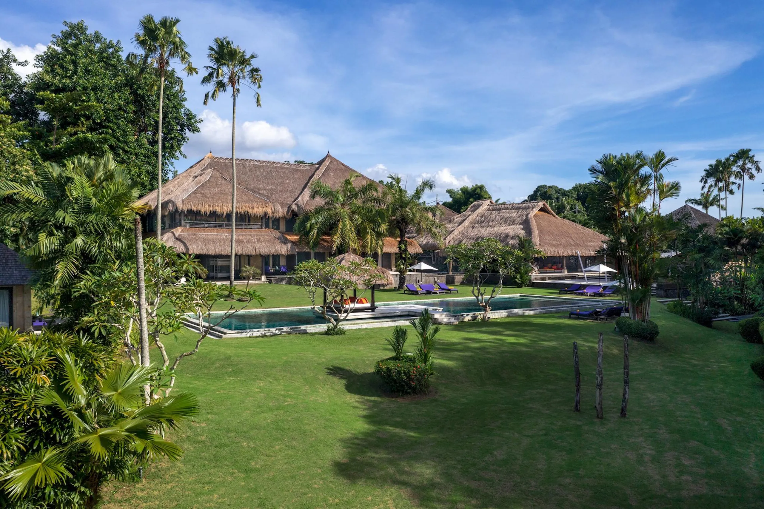 Canggu Grand Villa with Private Pool and Gorgeous Grounds — photograph 4