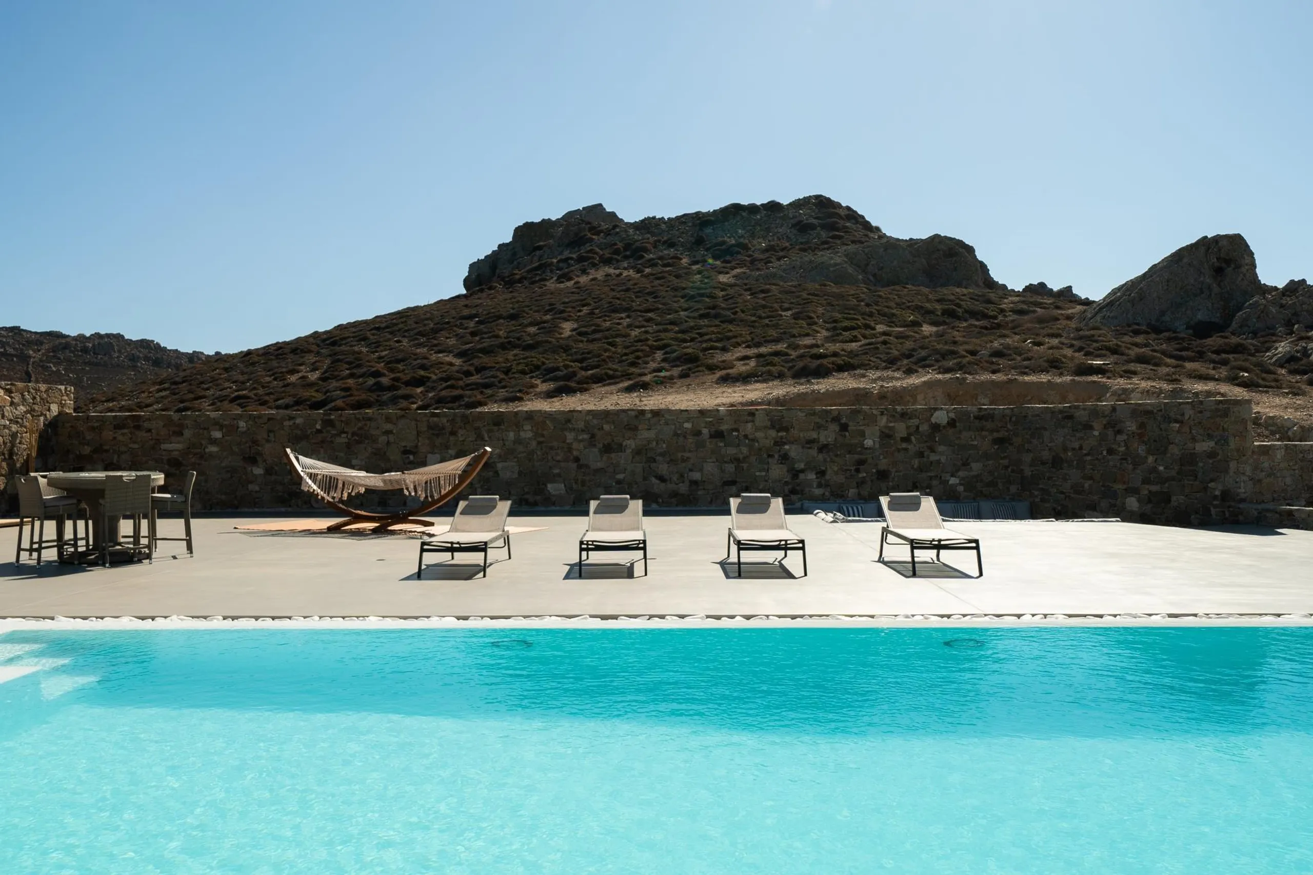 Exquisite Mykonos Estate with Infinity Pool and Ocean Views — photograph 6
