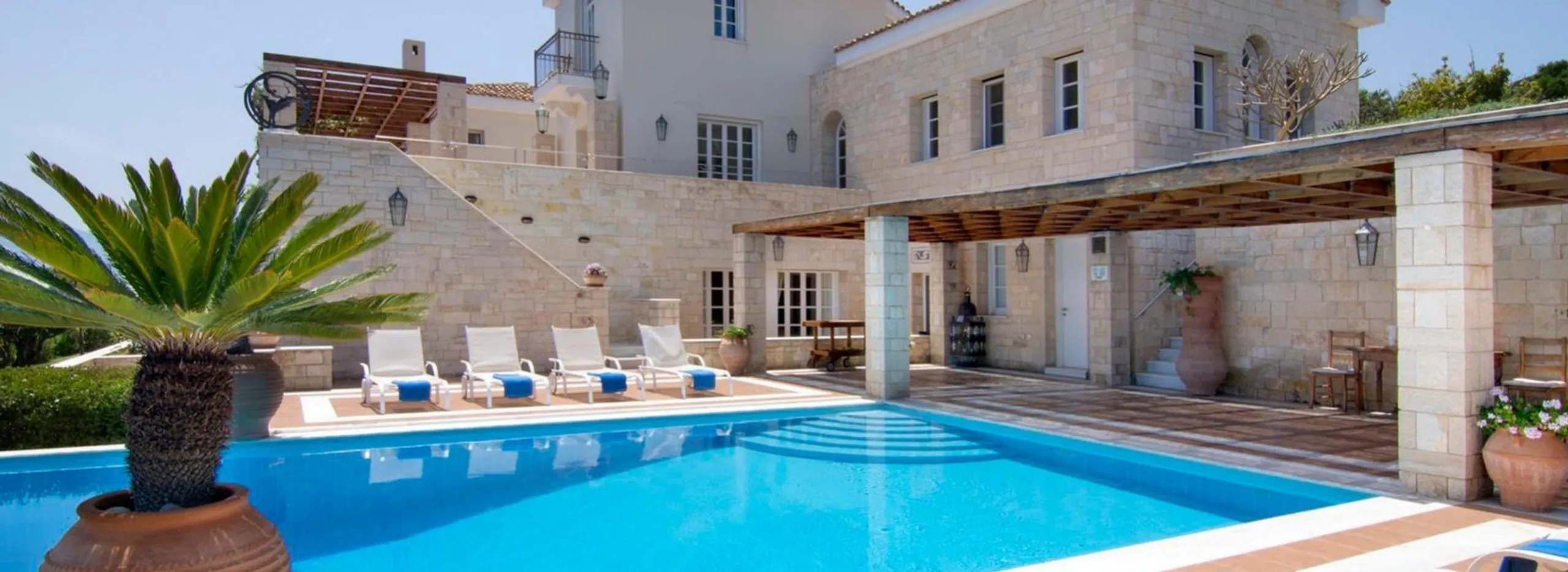 Majestic Villa with Private Heated Pool and Amazing Views of Endless Blue Touching the Horizon, Santorini