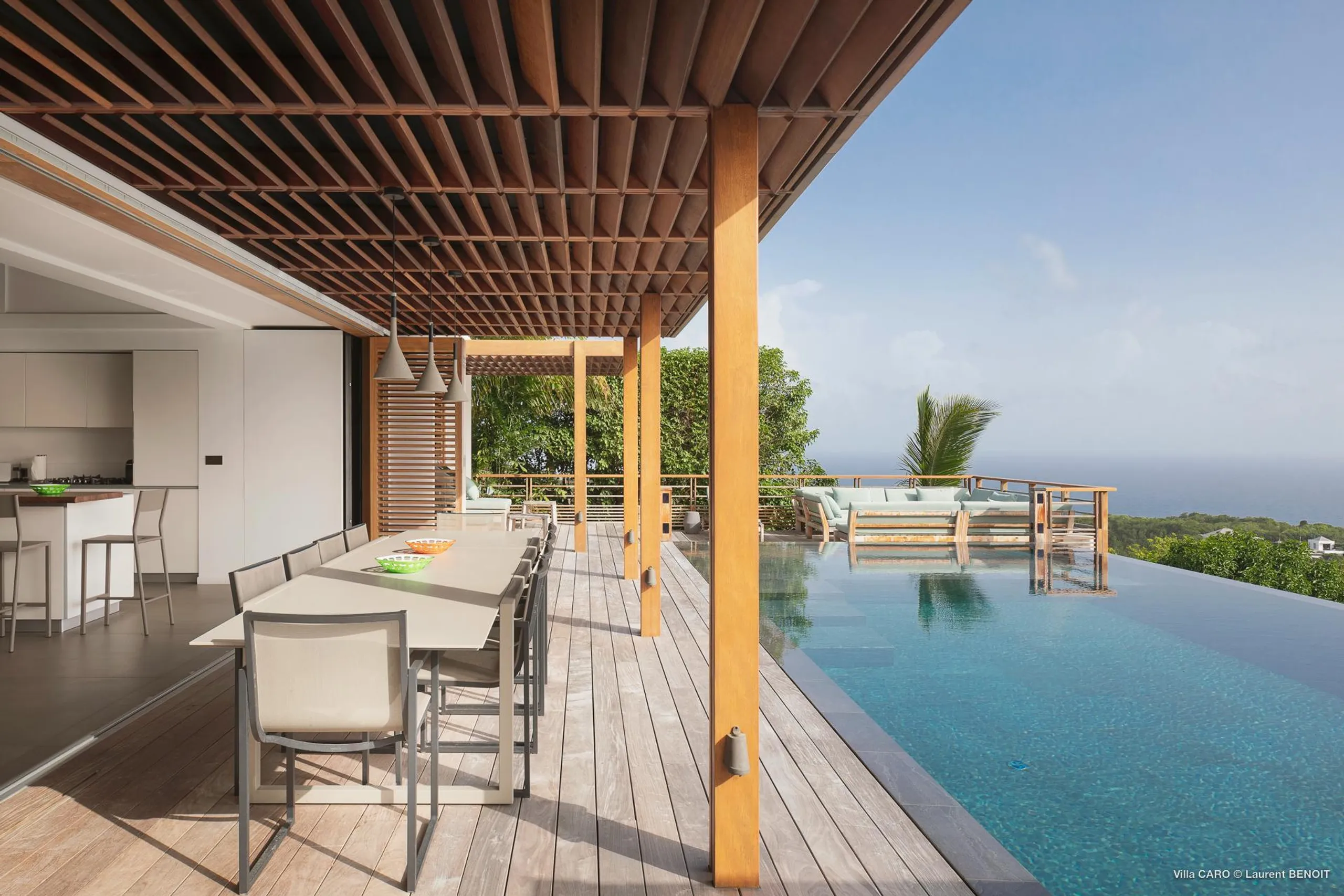 Serene Seaview Villa with Infinity Pool and Fitness Room — photograph 2
