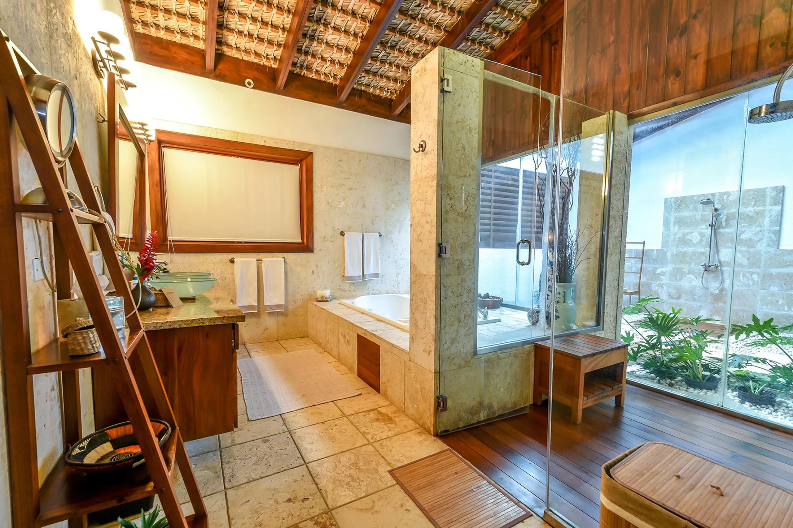 Breathtaking 7BR Villa with Private Pool and Minitas Beach Nearby — photograph 9