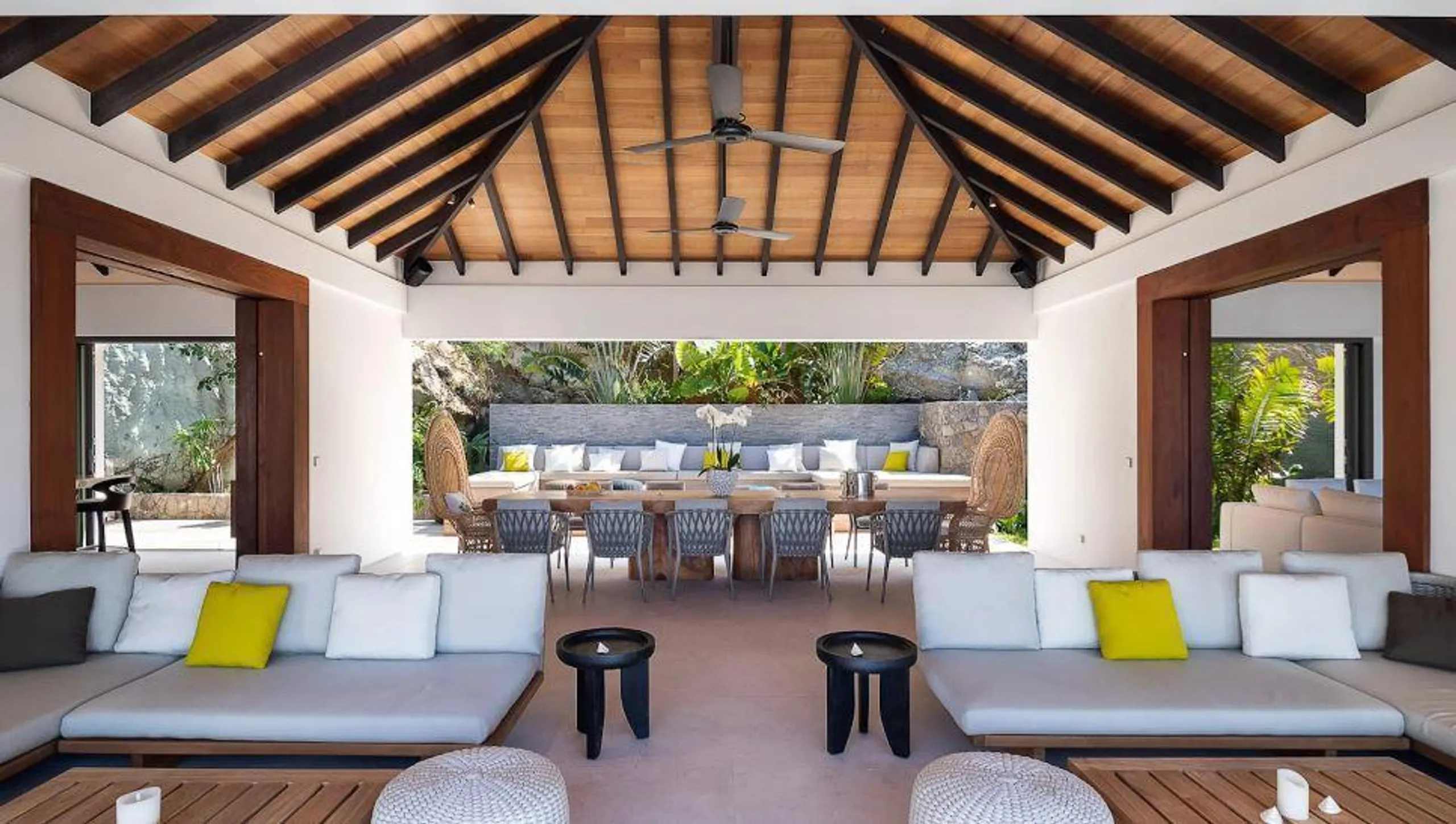Elegant Oasis Villa with Gorgeous Pool and Stunning Views — photograph 12