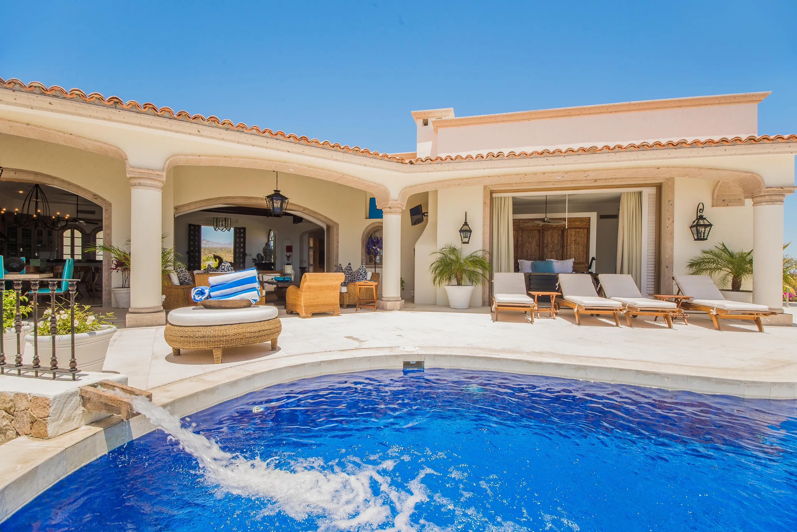 Prestige Oasis Villa with Infinity Pool, Jacuzzi, and Prime Ocean-View — photograph 6