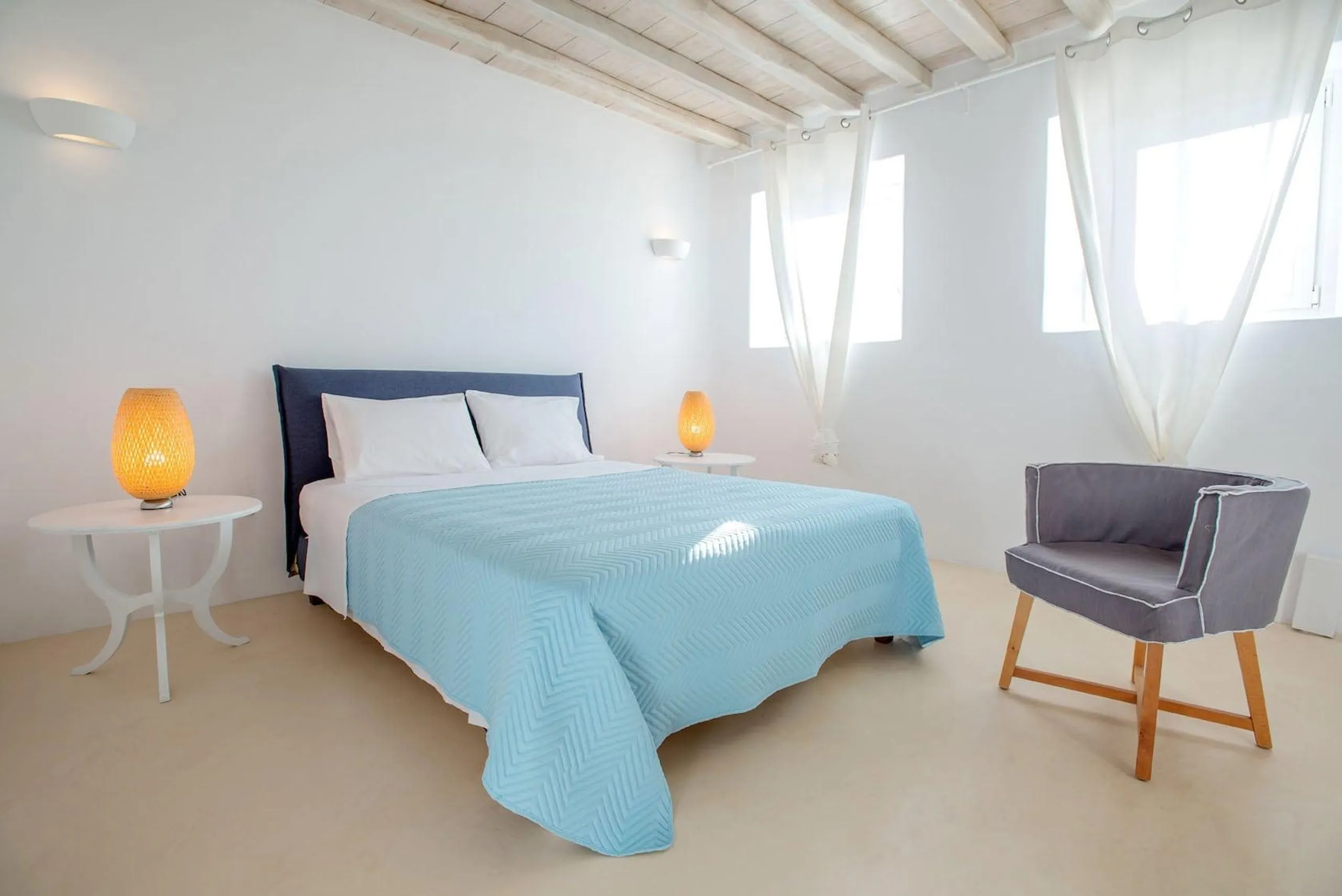 Sophisticated Mykonos Estate with Blue Water Pool — photograph 5