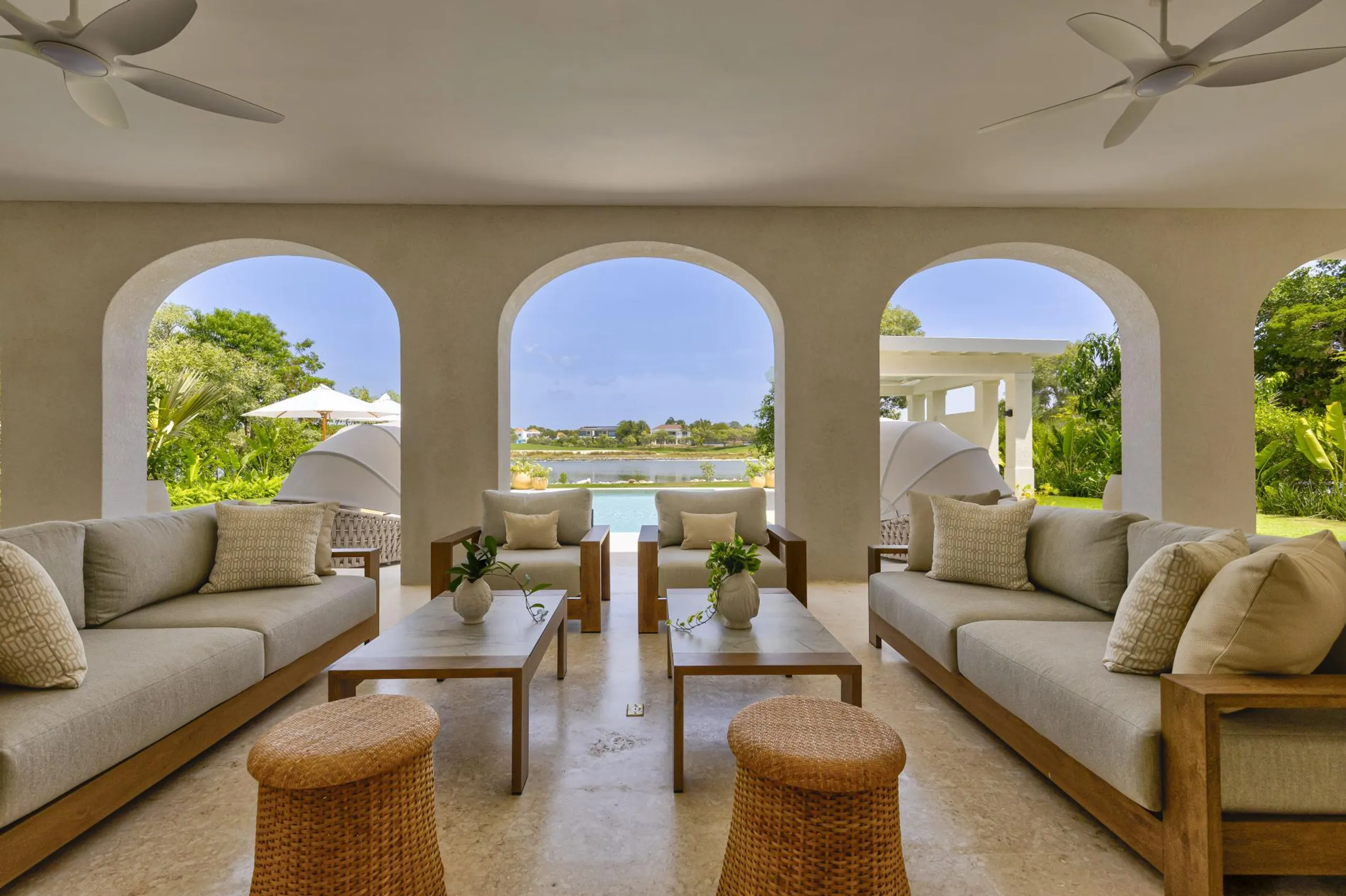 Designer Golfside Oasis Villa with Private Pool, with Golf & Lake Views — photograph 8