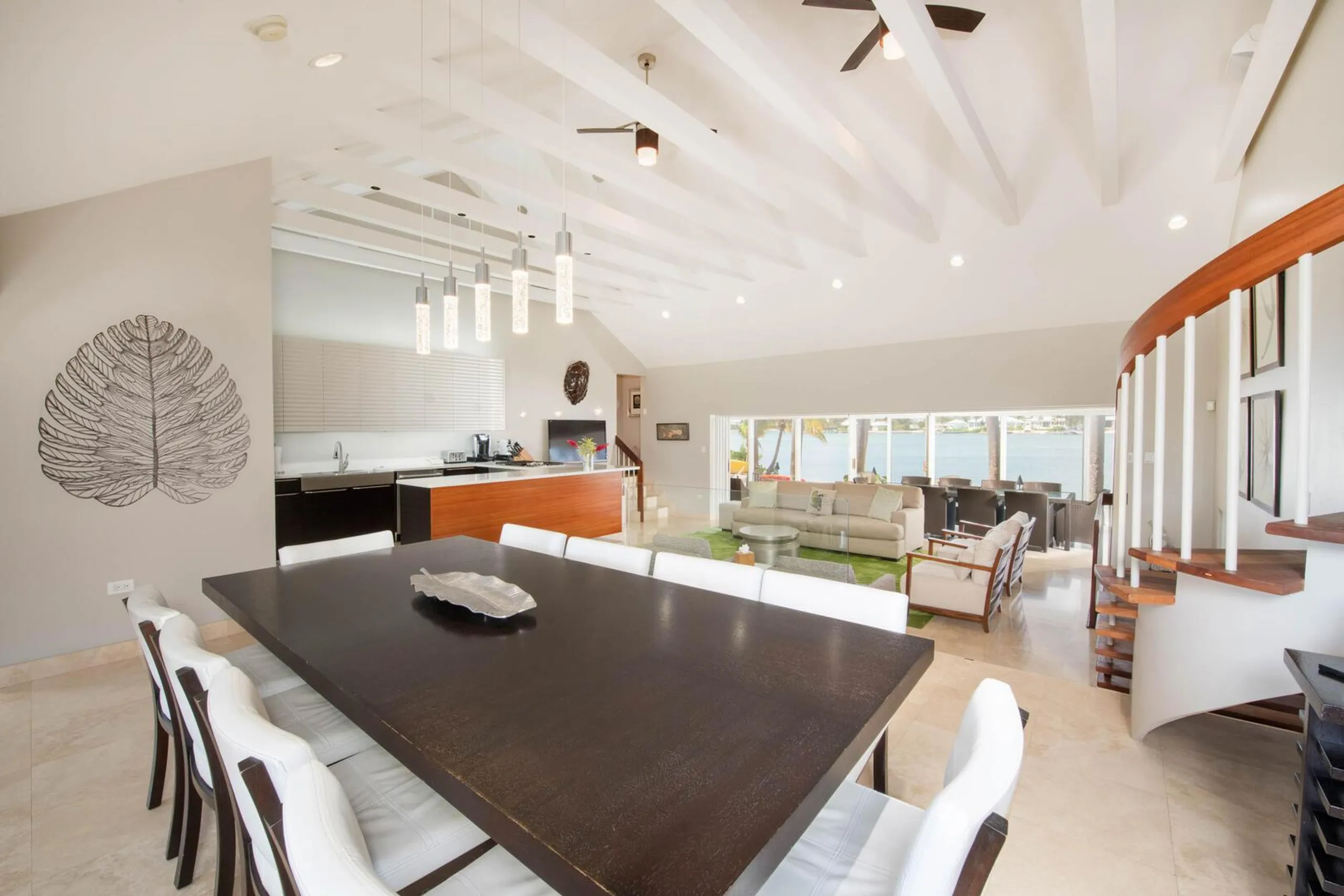 Bioluminescent Bay Luxury Grand Villa with Private Resort Pool and Beach — photograph 5