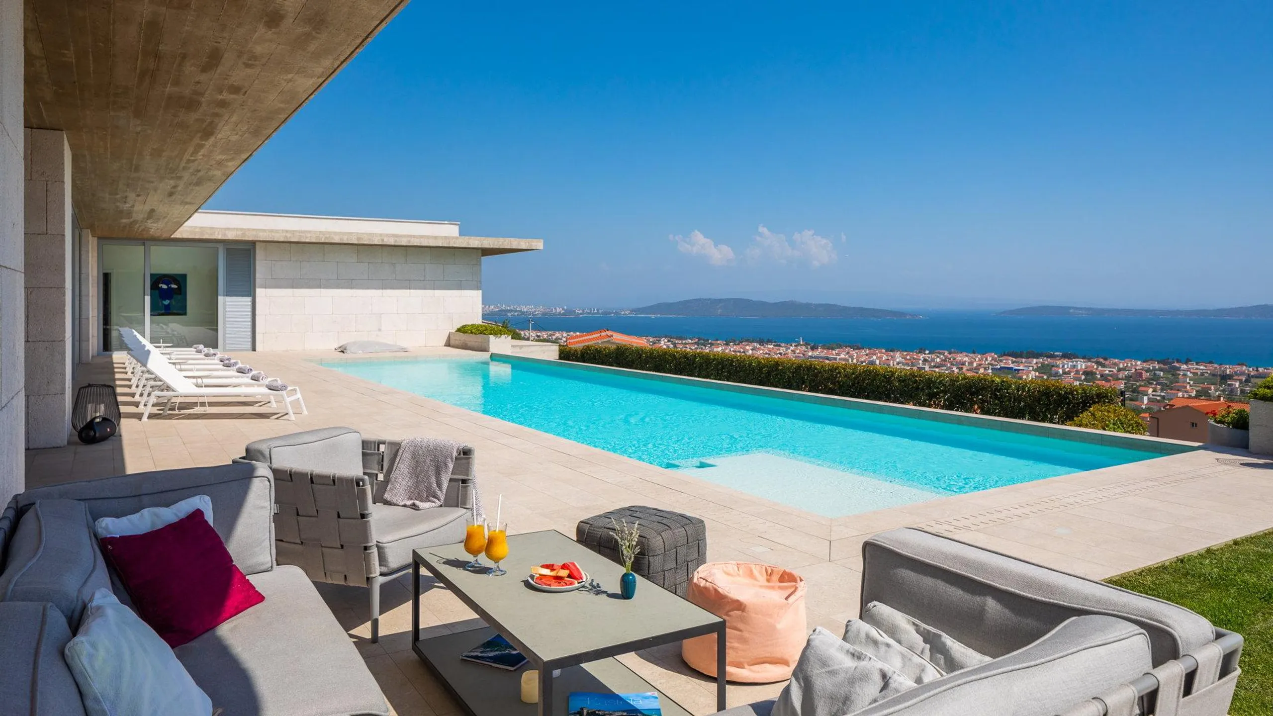 Sensational  Modern Villa with Private Pool and Panoramic Sea Views — photograph 3
