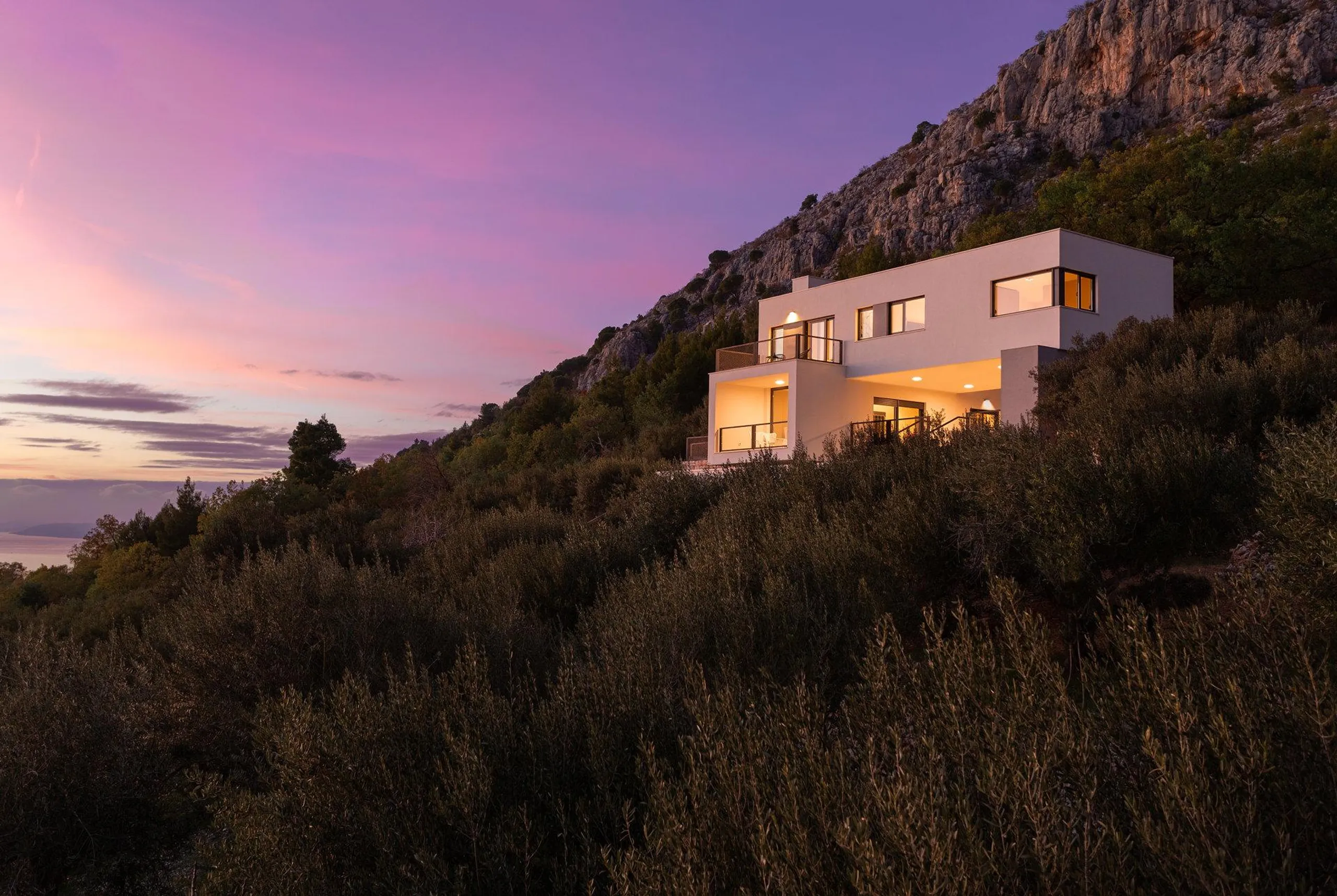 Princely 4-Star Villa with Private Pool and Mountain Views near Split, Krilo Jesenice