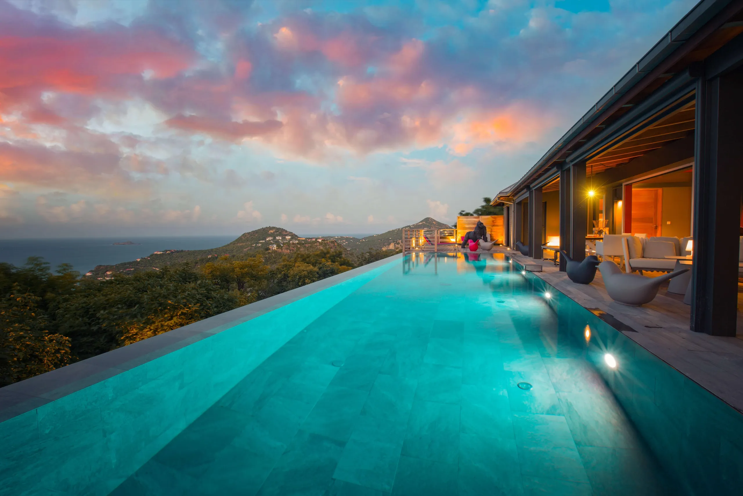Elegant and Contemporary Style Villa with Infinity Pool with Stunning Views, Lurin