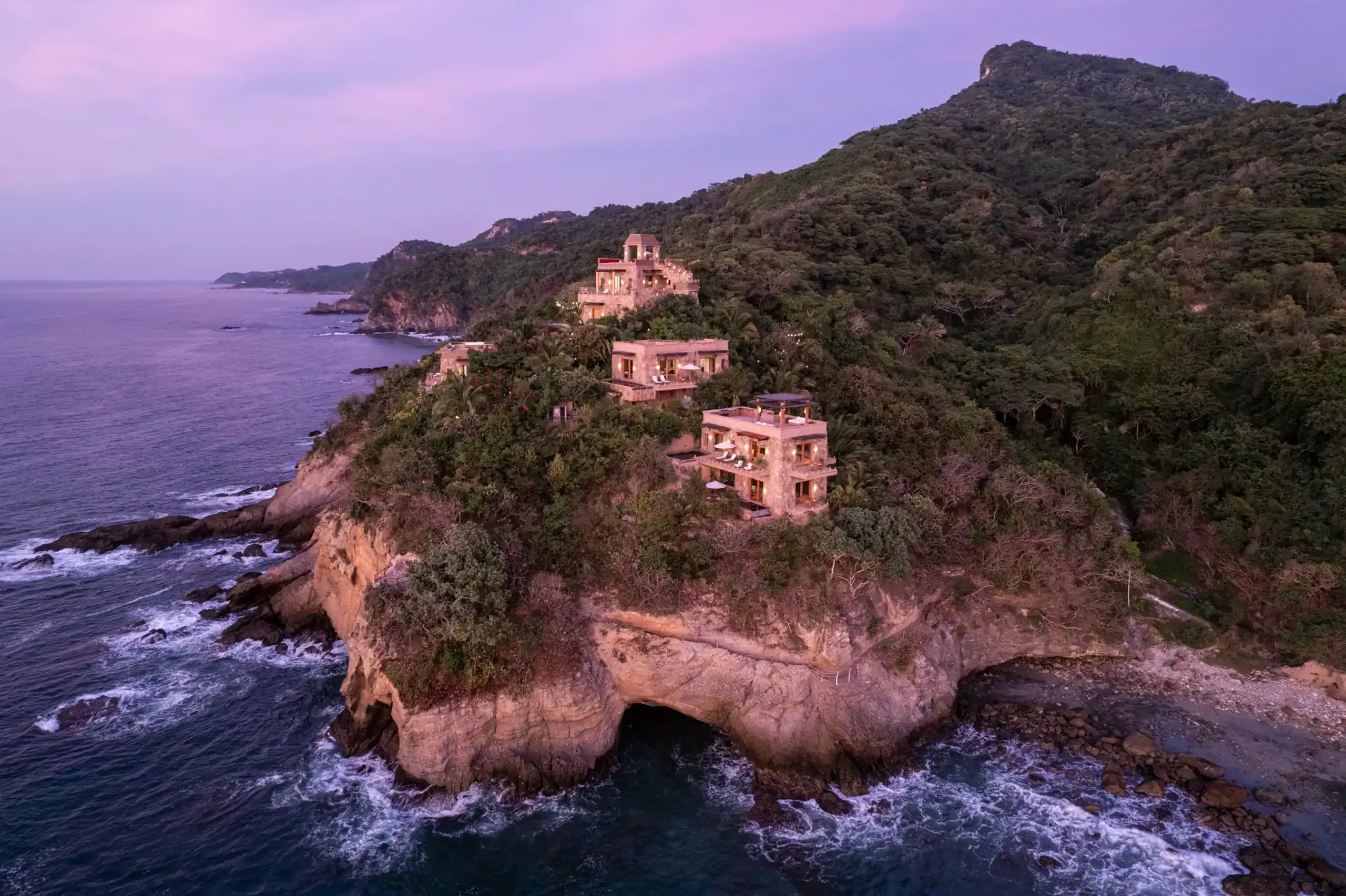 Refreshing Cultural-Inspired Punta Mita Villa with Infinity Pool & Beach Access — photograph 12