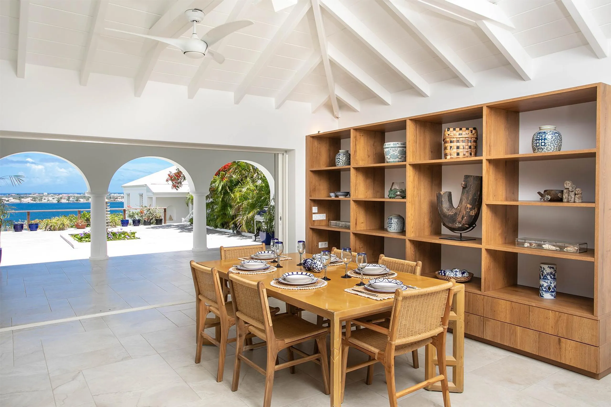 Light-filled Classic Caribbean Villa with Private Pool and  Direct Private Beach Access — photograph 12
