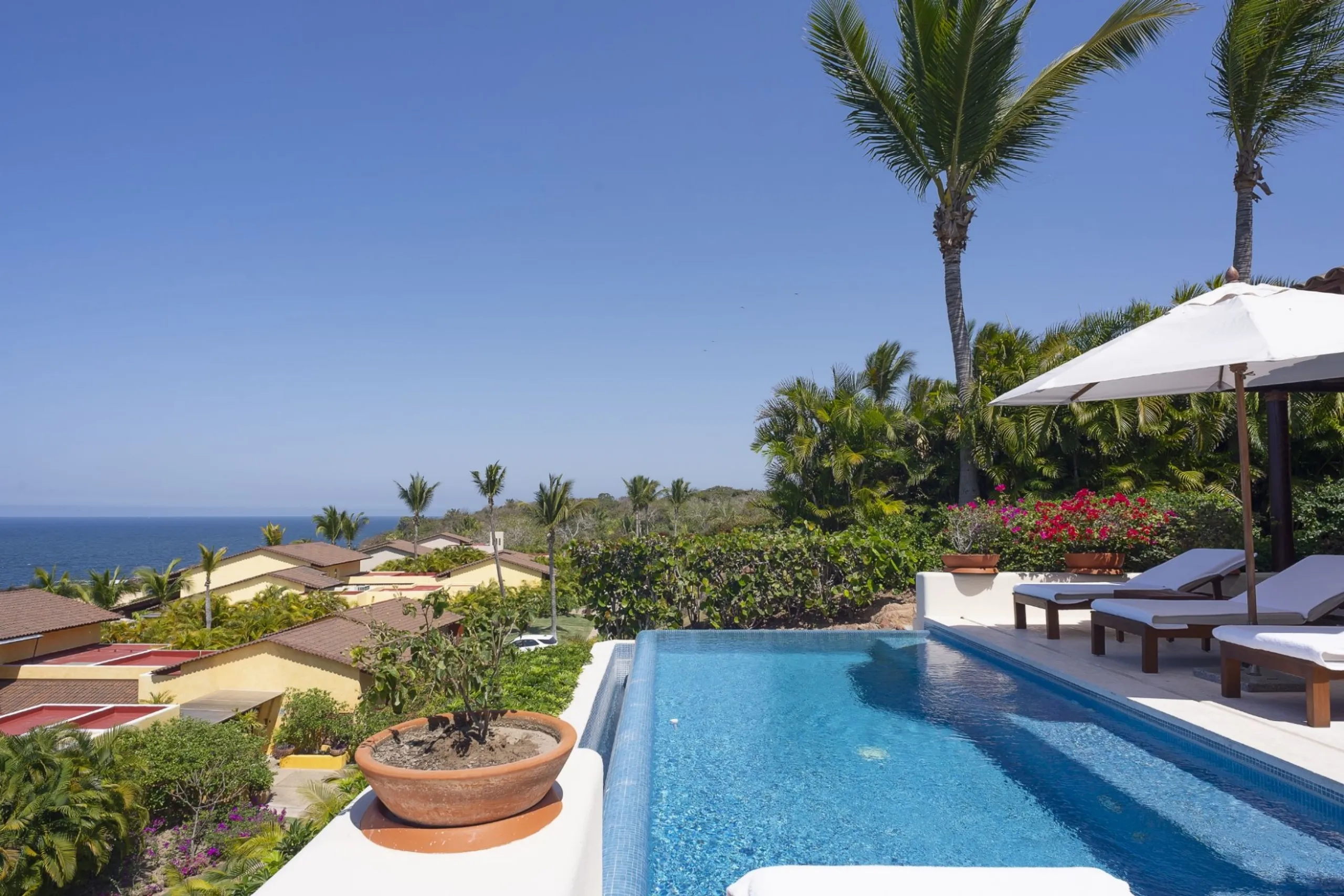 Prestigious Four Seasons Punta Mita Villa with Private Pool & Resort Access — photograph 5