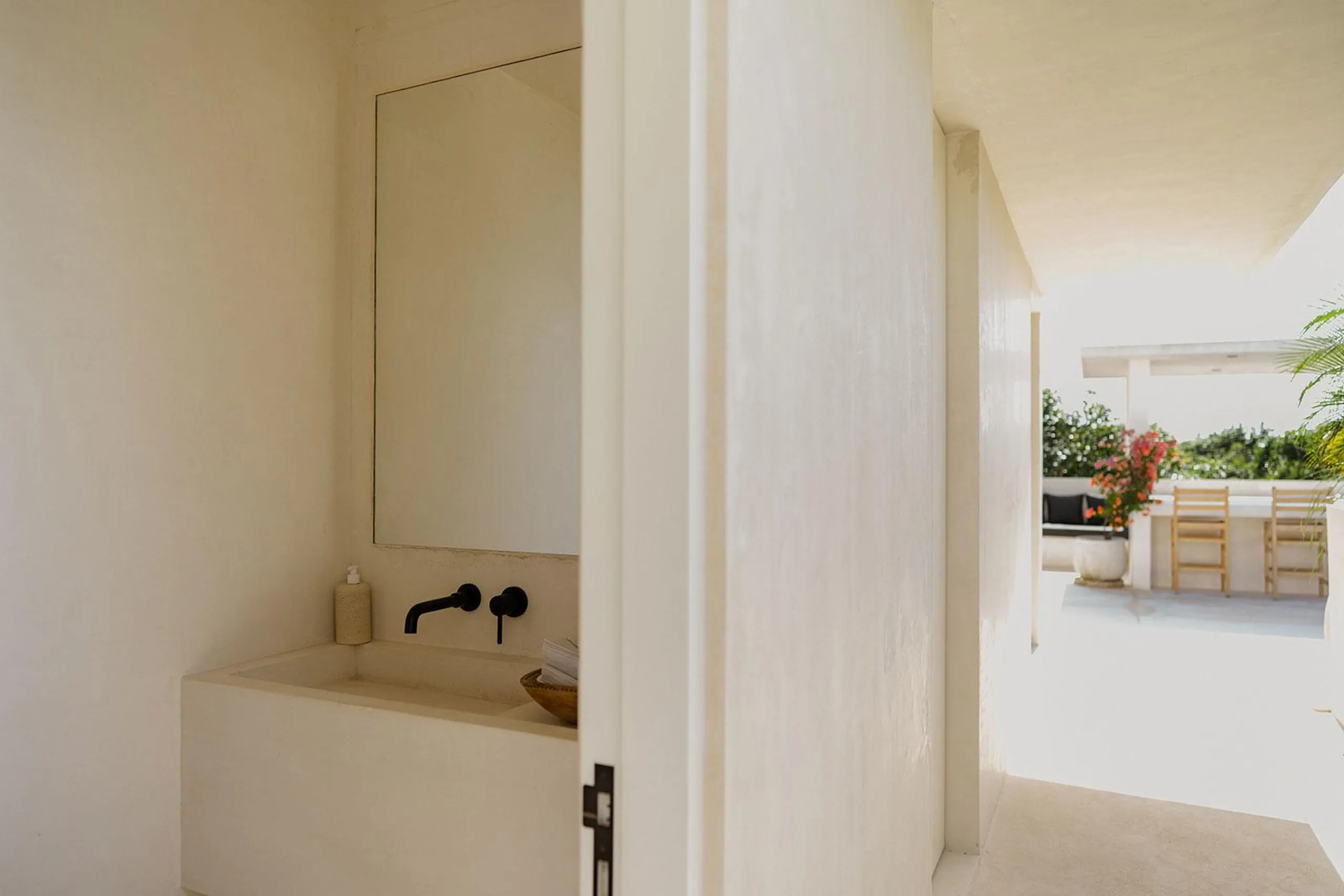 Discover the Ultimate Luxury Retreat in Tulum's Exquisite Villa Rental — photograph 9