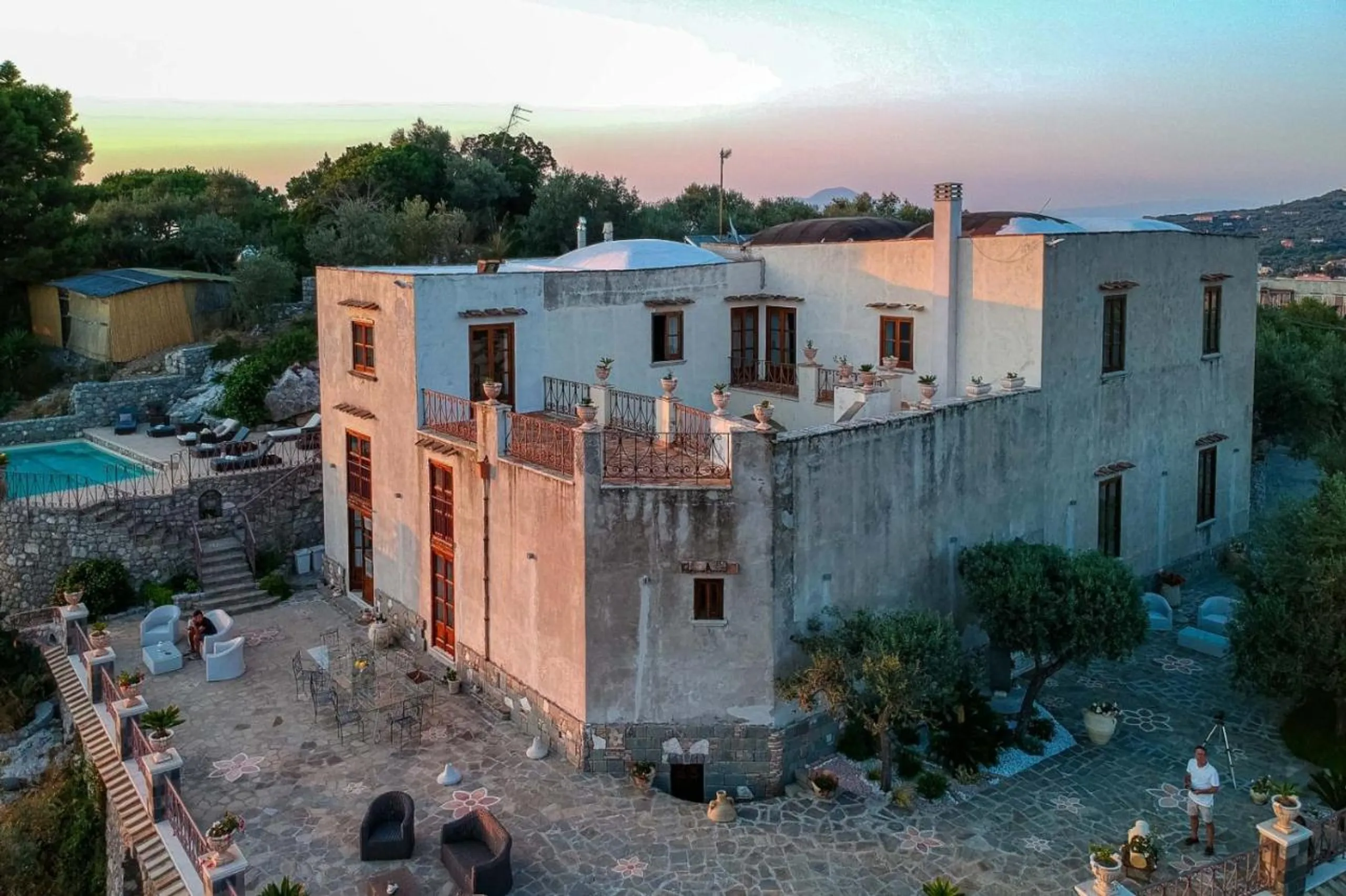 Princely 19th-Century Estate with Breathtaking Capri Views and Event-Ready Gardens — photograph 4