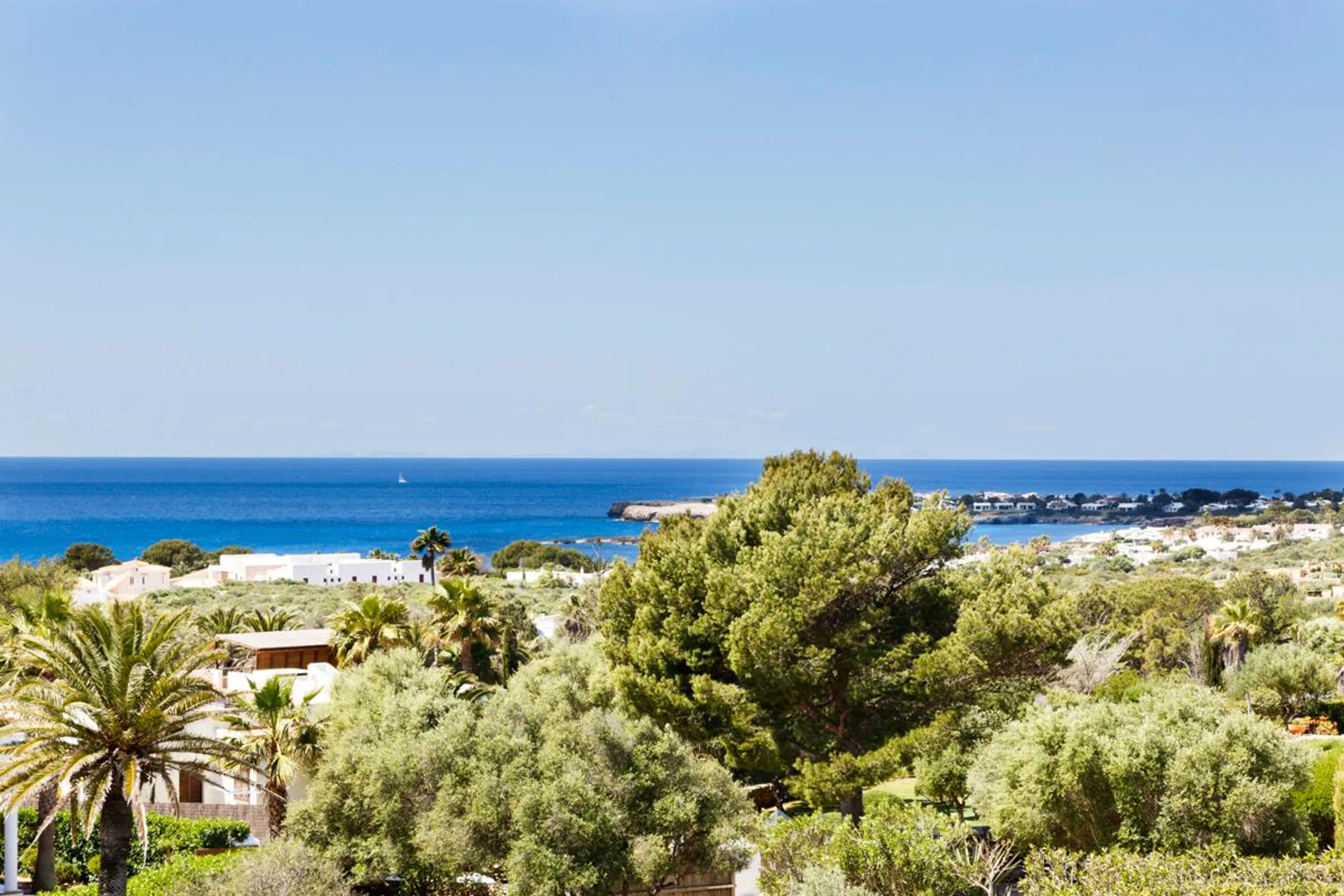 Exquisite 5BR Villa with Private Pool and Sea Views — photograph 2