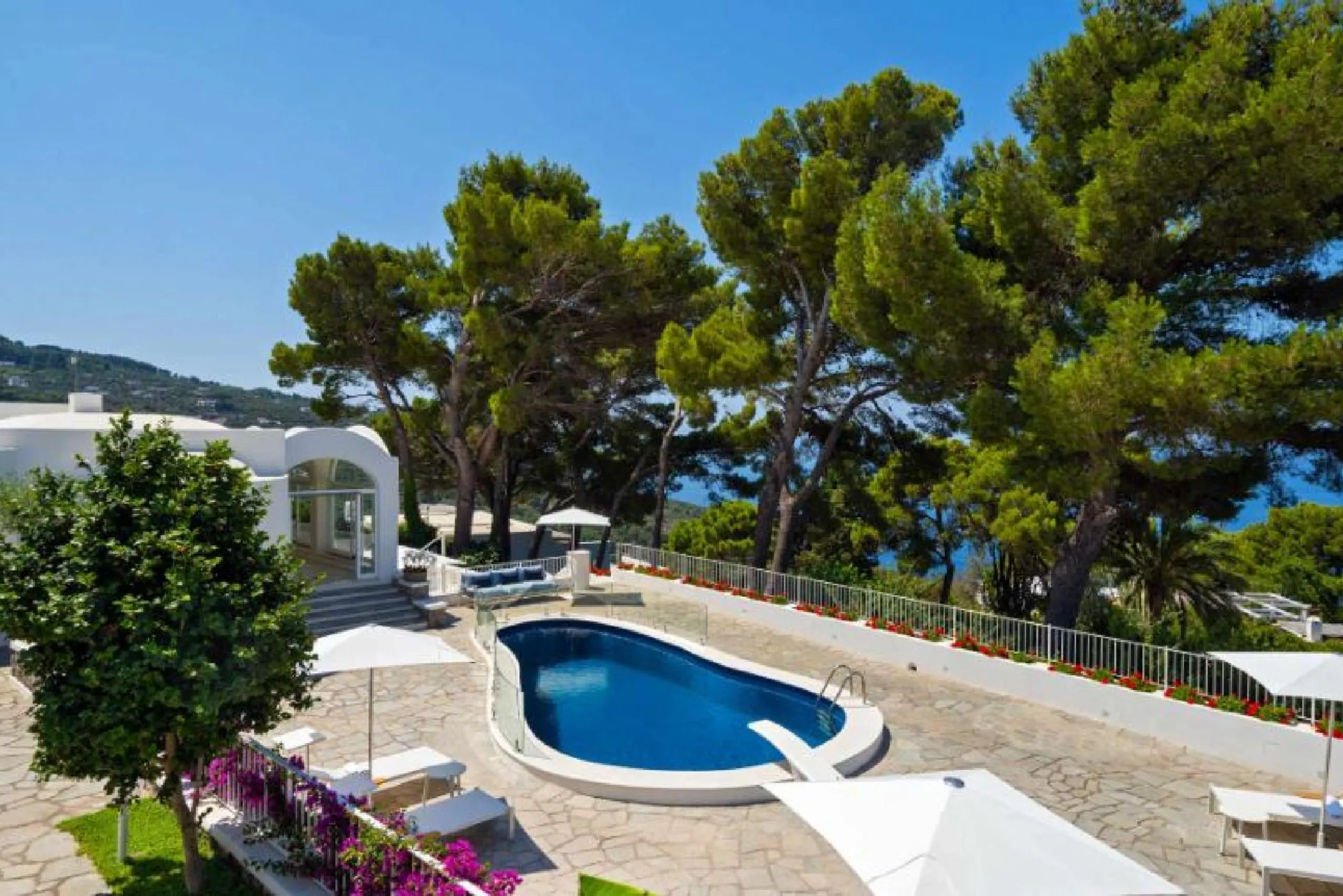 Beautiful Luxe Capri Luxe View Villa with Large Swimming Pool — photograph 2