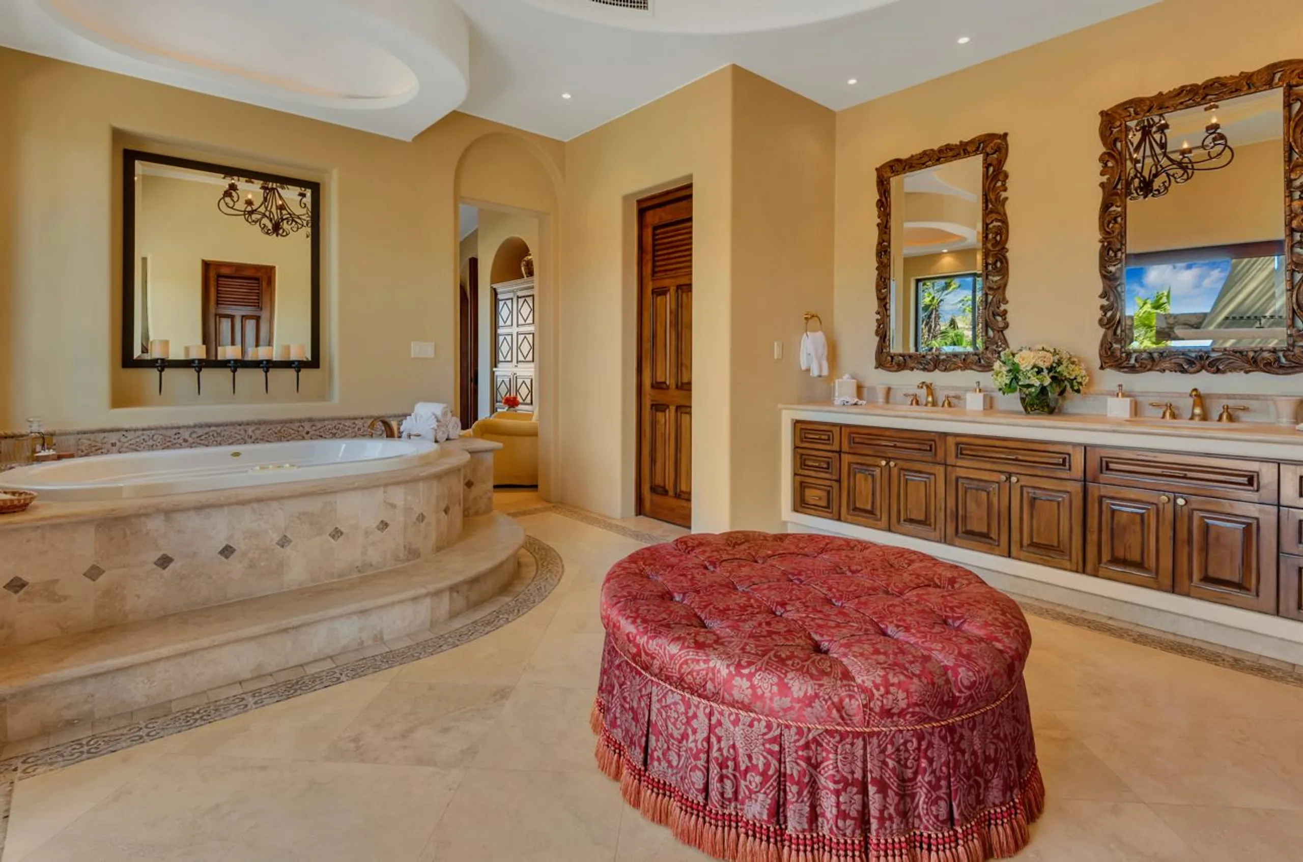Opulent 5-Bedroom Villa with Private Infinity Pool, Firepit, and Ocean Views — photograph 10