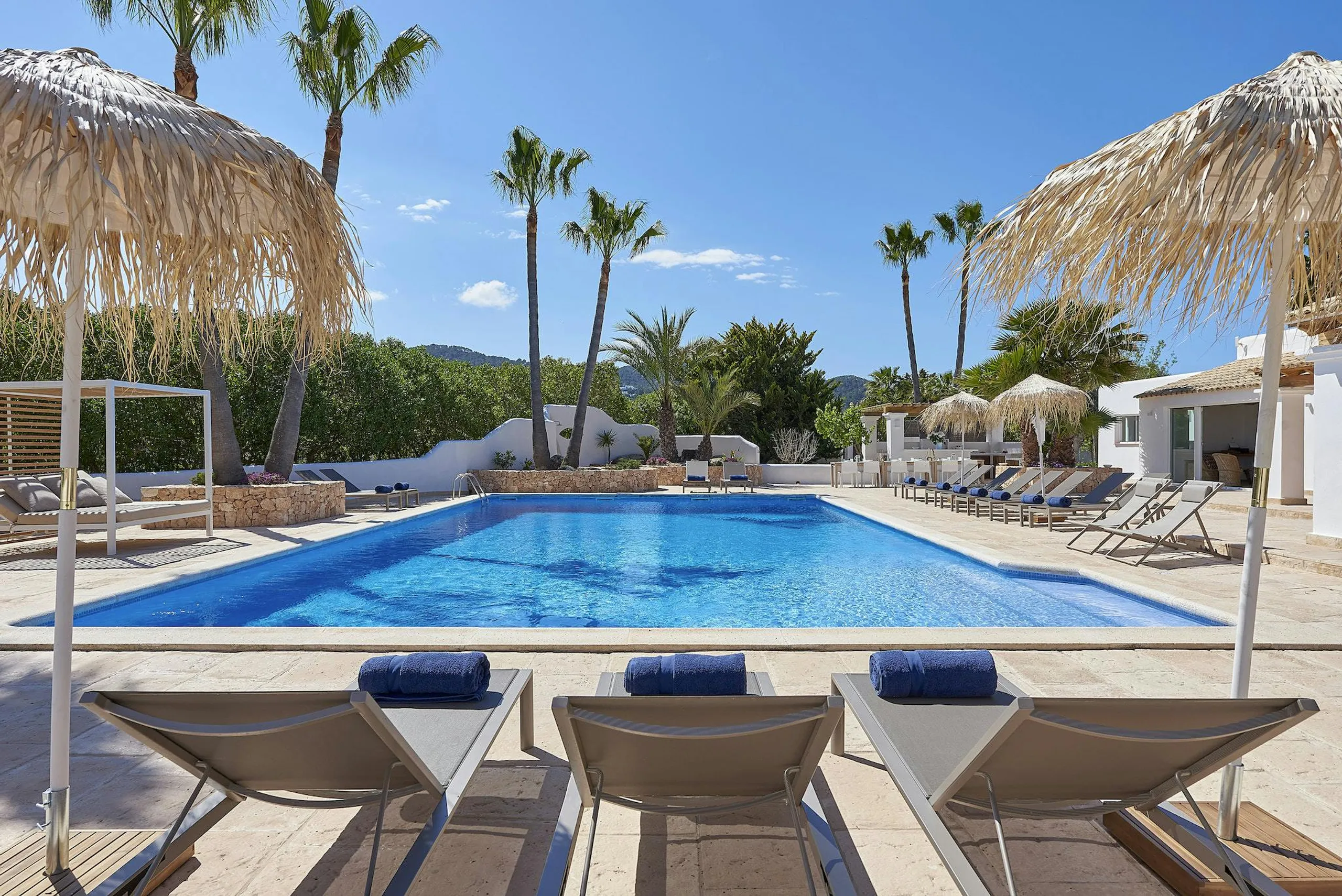 Elegant Spanish Estate in Ibiza with Private Pool and Gazebo — photograph 4