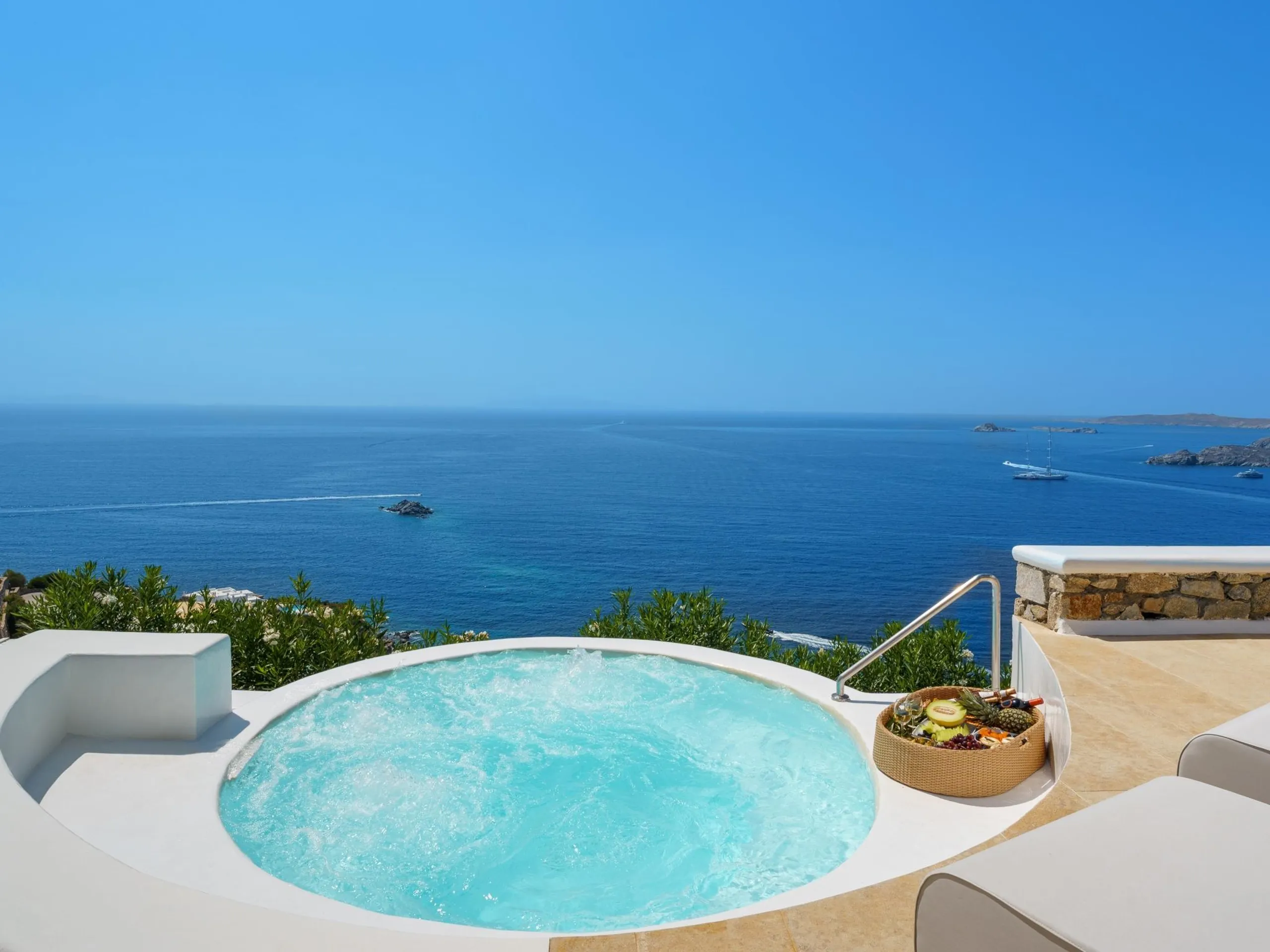 Elegant Oceanview Villa in Mykonos with Private Pool and Jacuzzi — photograph 2