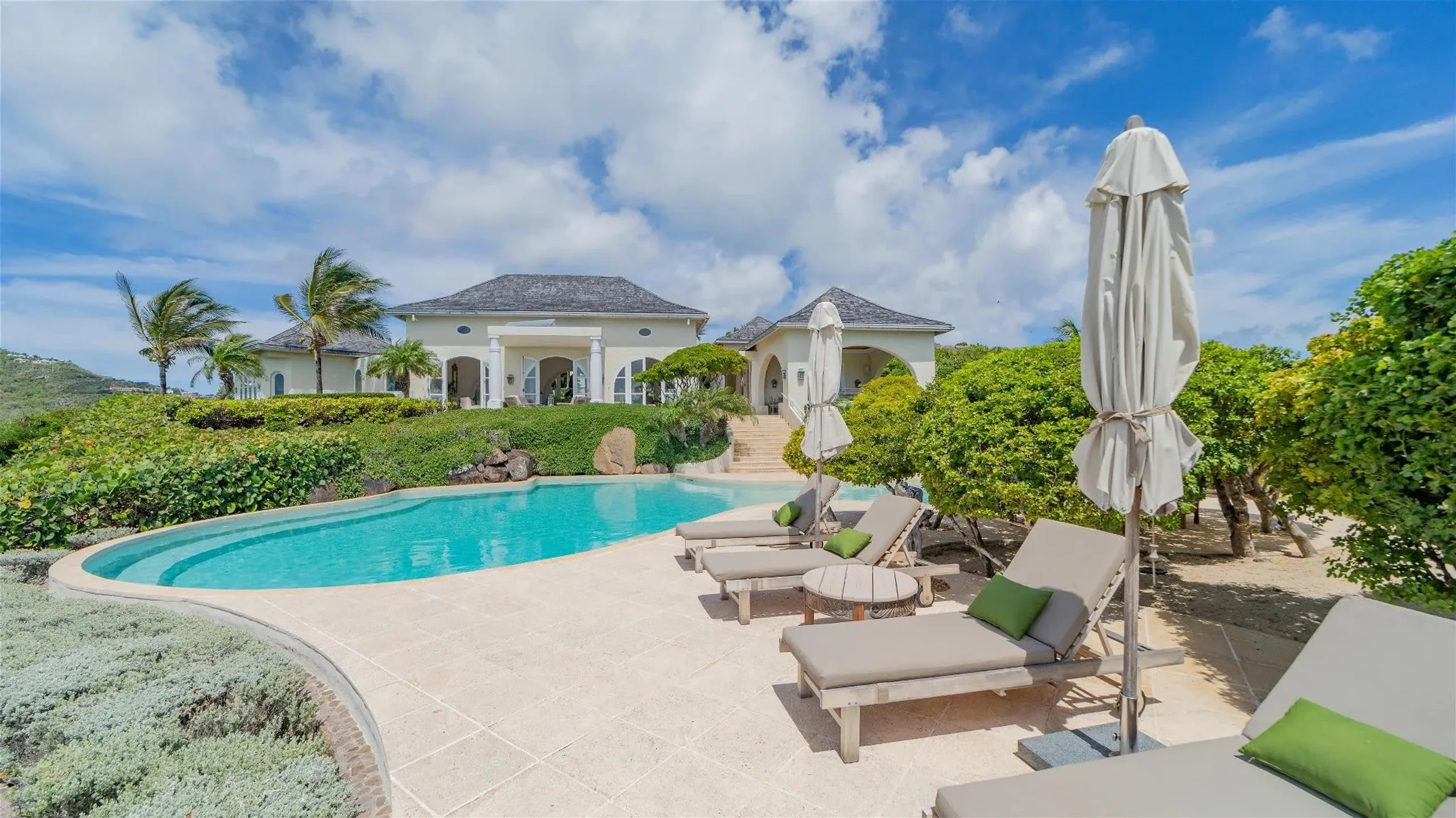 Bright Villa With View Of Sparkling Ocean — photograph 2