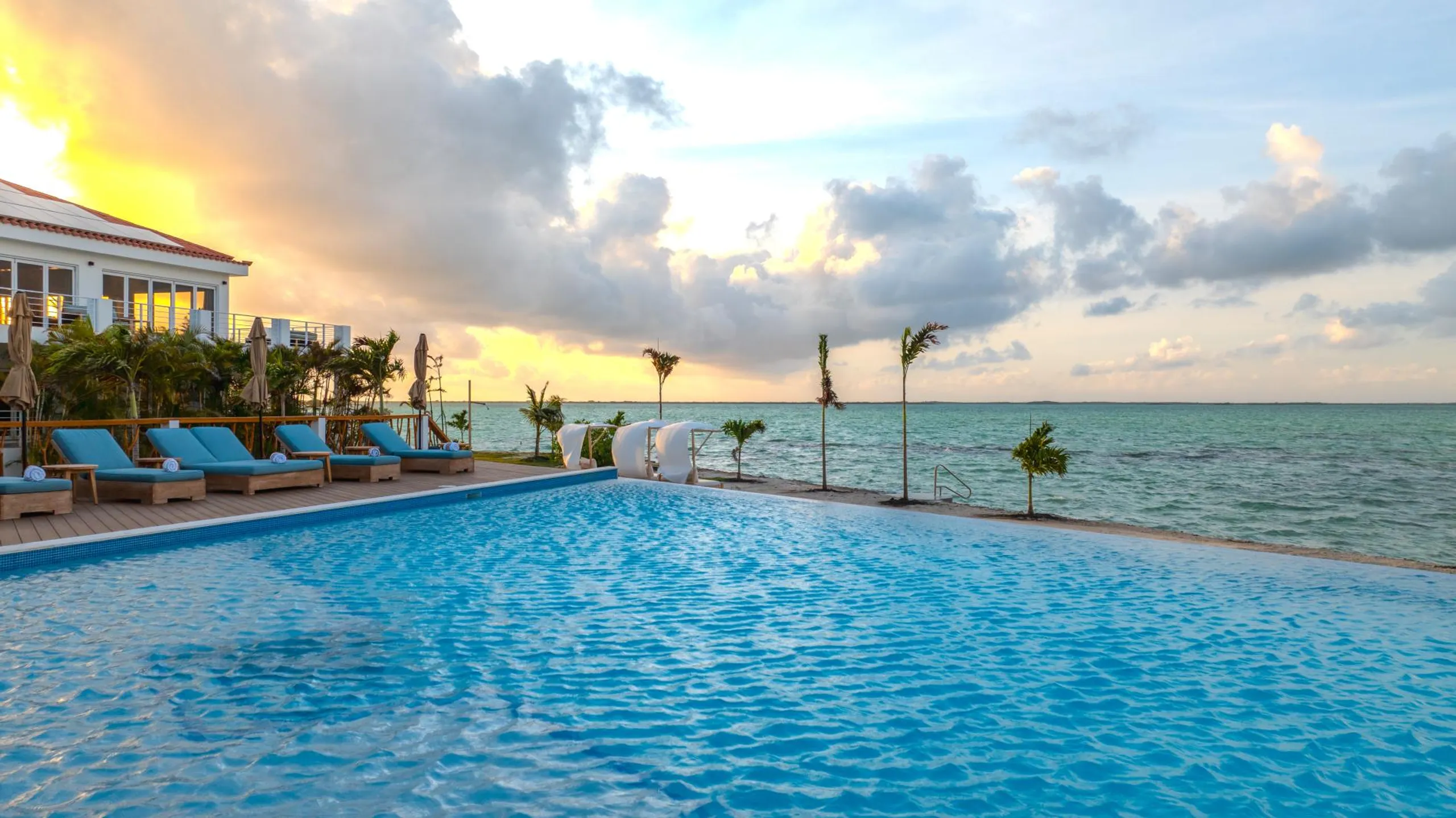 All-Inclusive Belize Island Oasis with Villas, Chef, Cocktails & Water Adventures — photograph 3