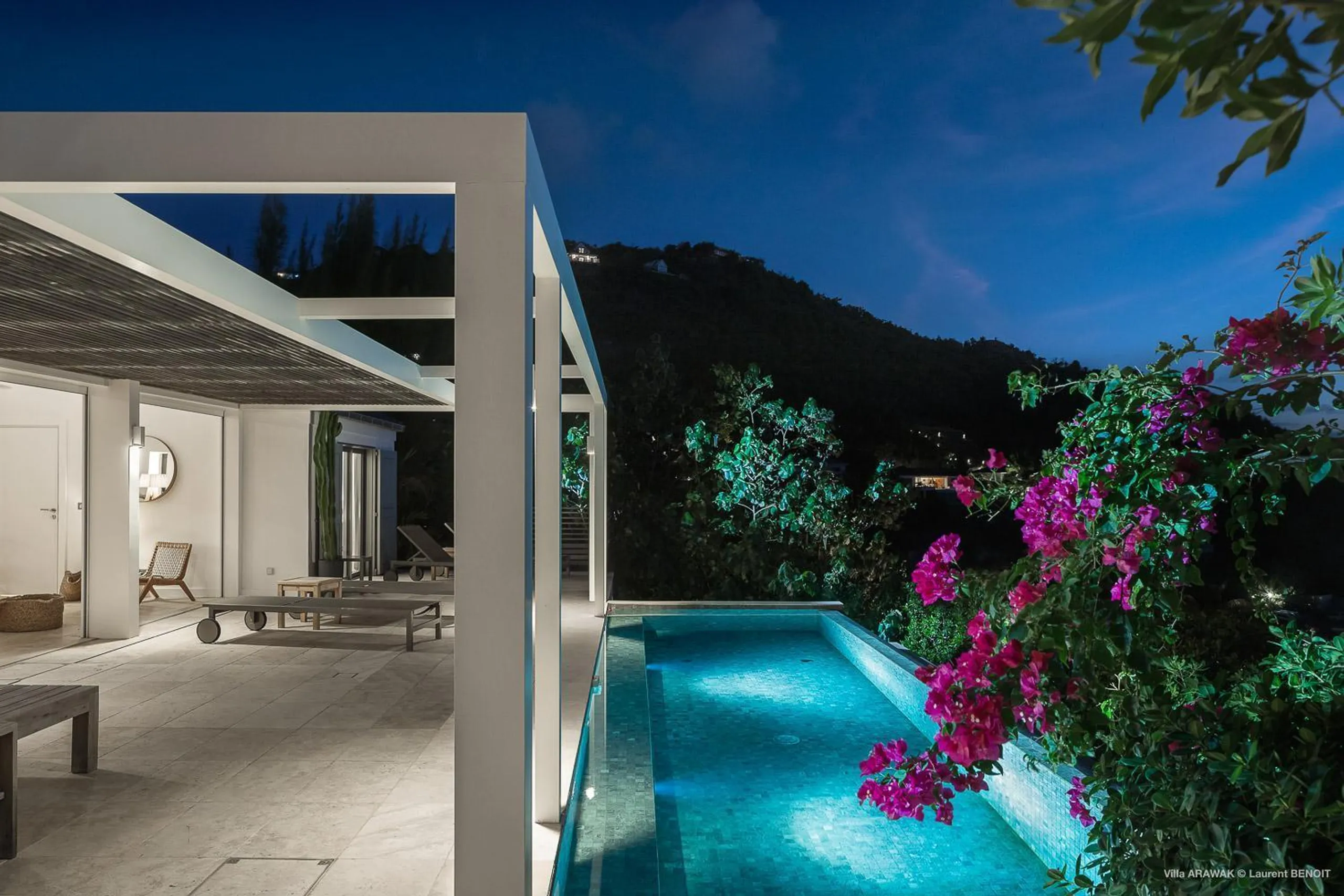Chic Seaview Villa with Private Pool and Outdoor Grill — photograph 5