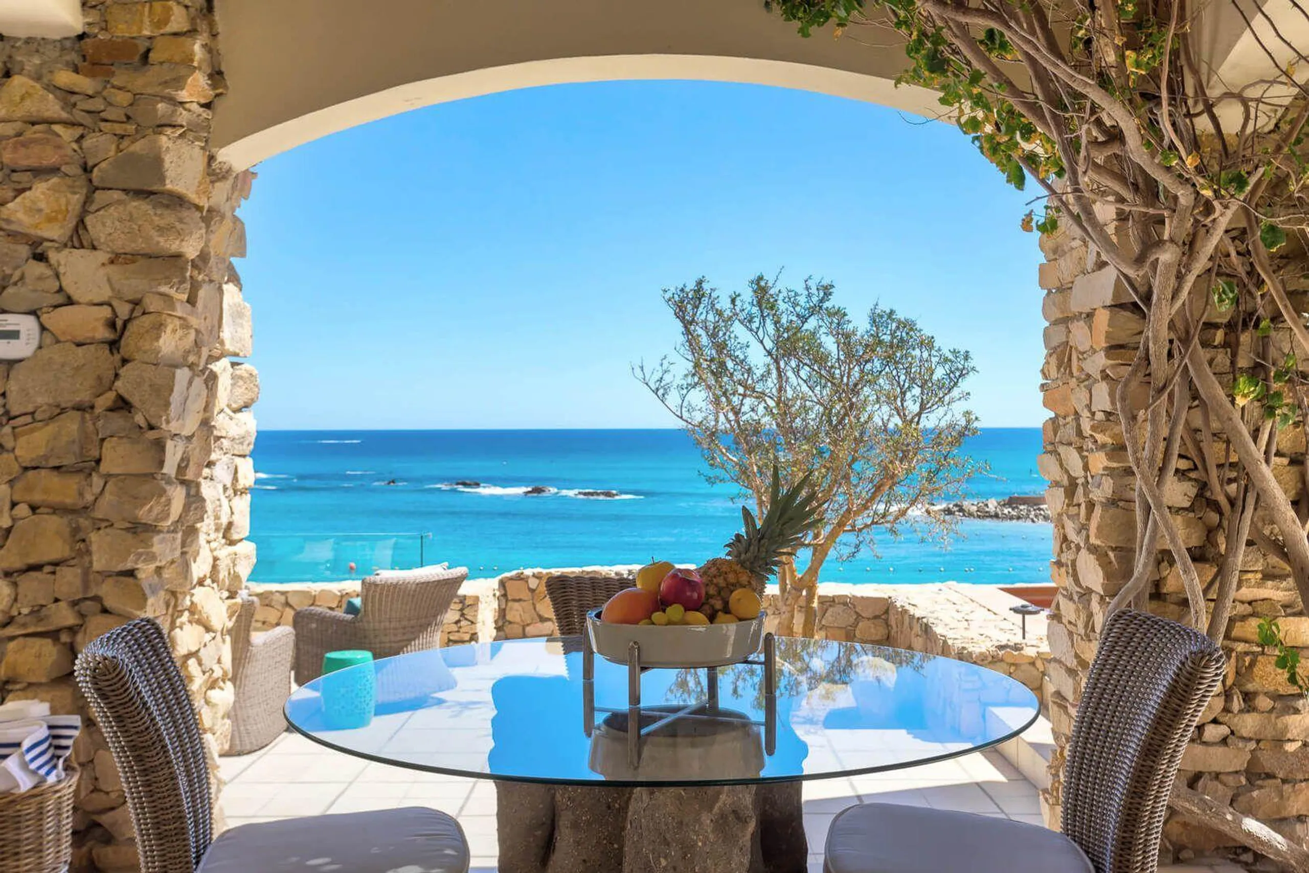 Magnificent Palmilla Luxury Beachfront Retreat with Pool and Ocean Views — photograph 9