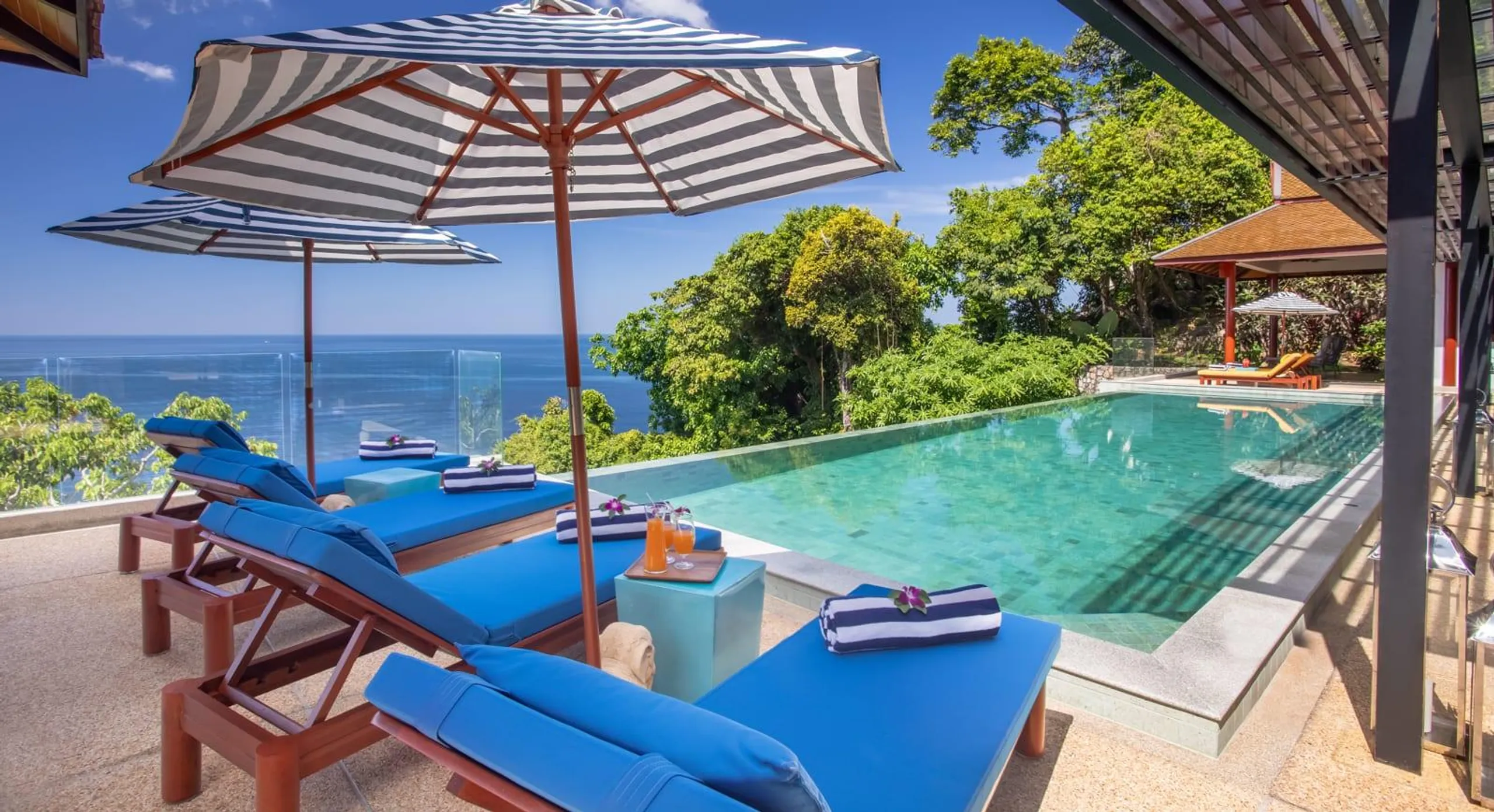 Serene Seaview Villa with Infinity Pool — photograph 2