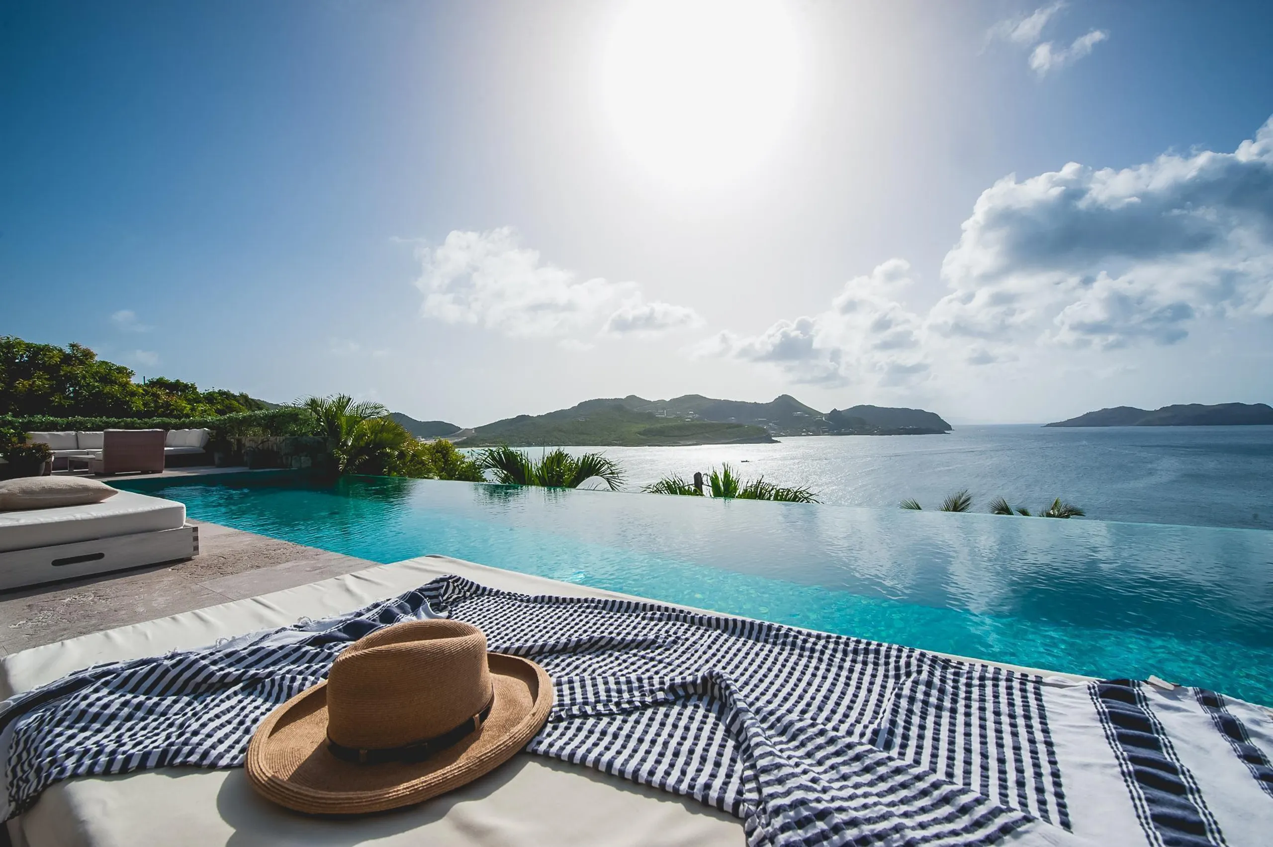 Superb Paradise Villa with Infinity Pool and Firepit — photograph 3