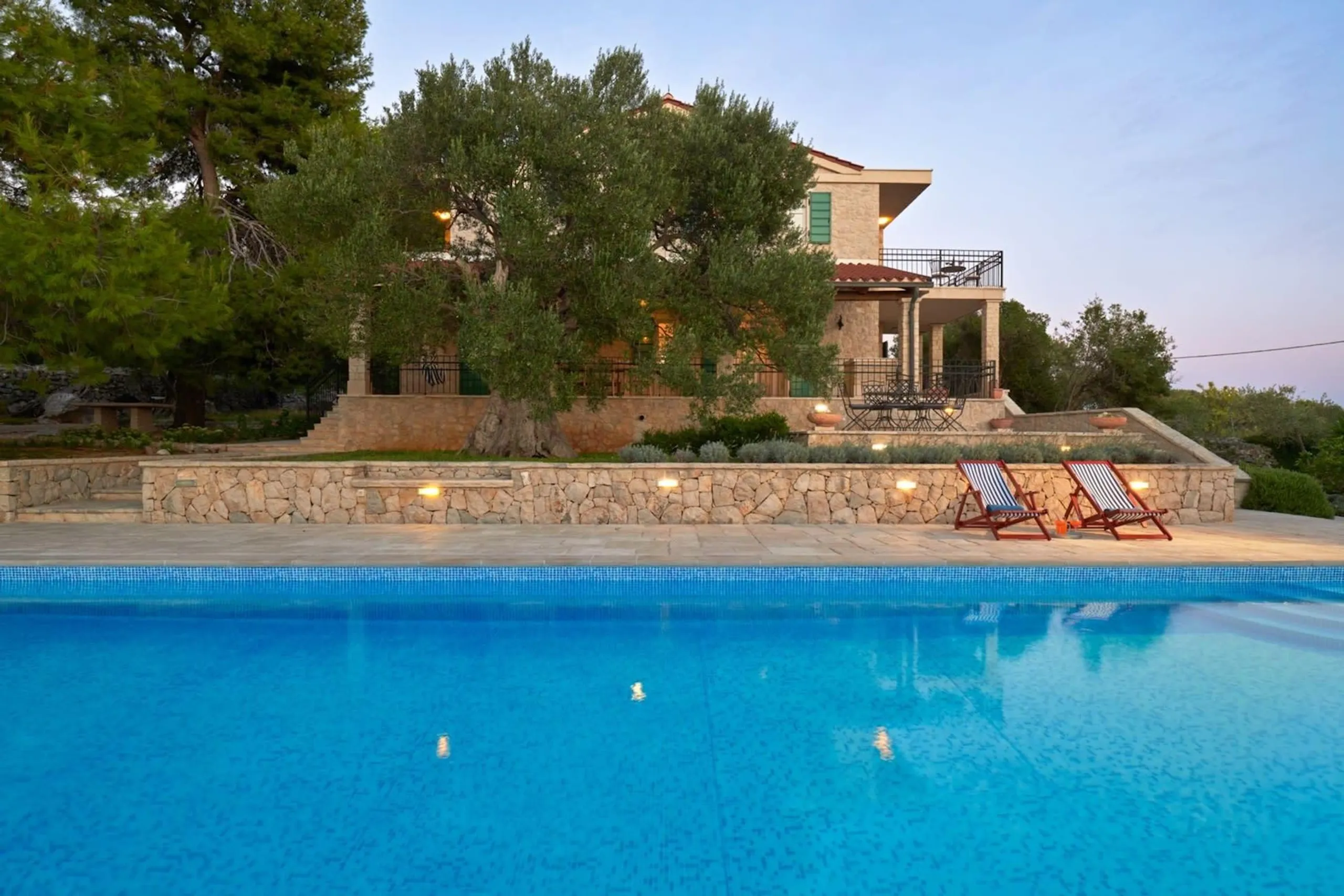 Serene Oceanview Villa with Luxury Pool — photograph 2