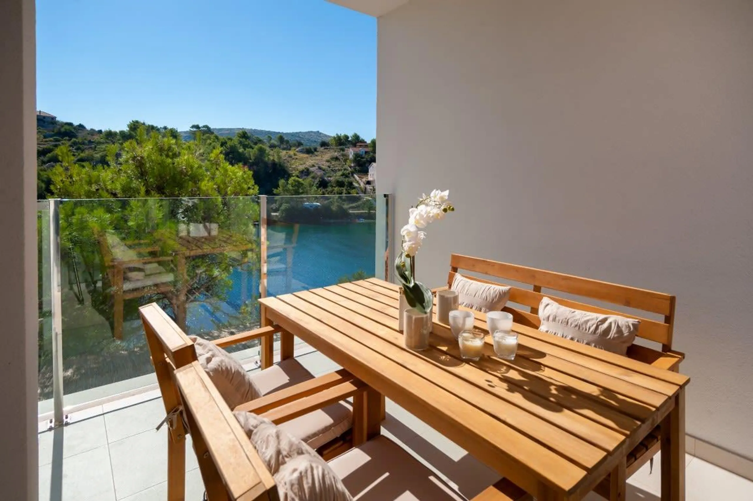 Exquisite Modern Villa in the Quiet Bay of Bobovisca — photograph 8