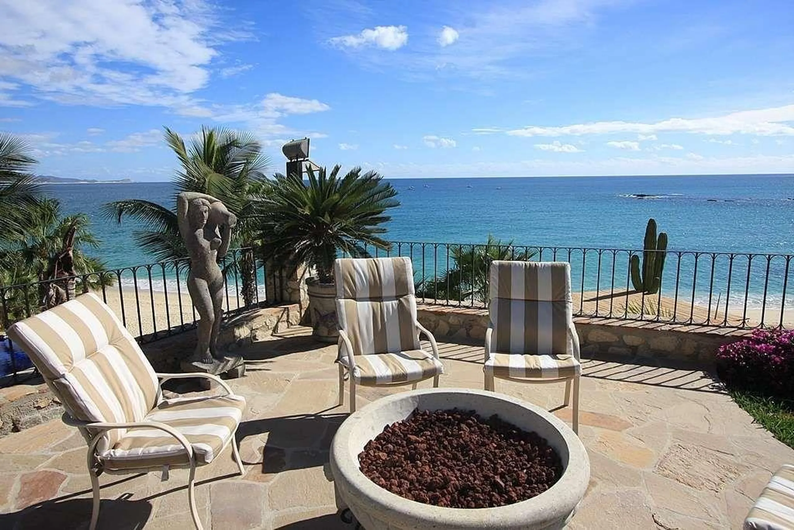 Classic Palmilla Beachfront Estate with Private Pool and Ocean Views — photograph 8
