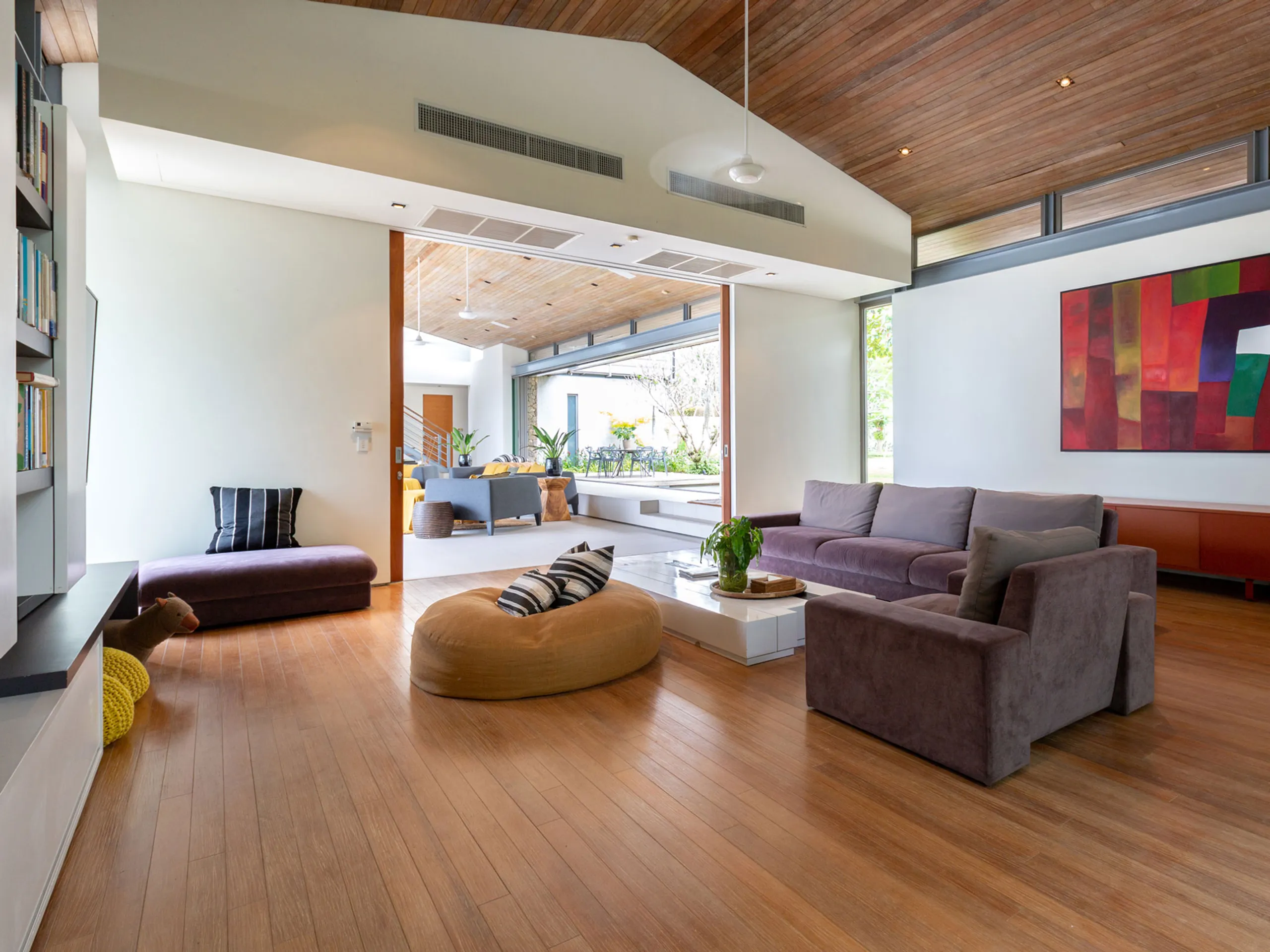 Rejuvenating Tropical Retreat with Stunning Views — photograph 7