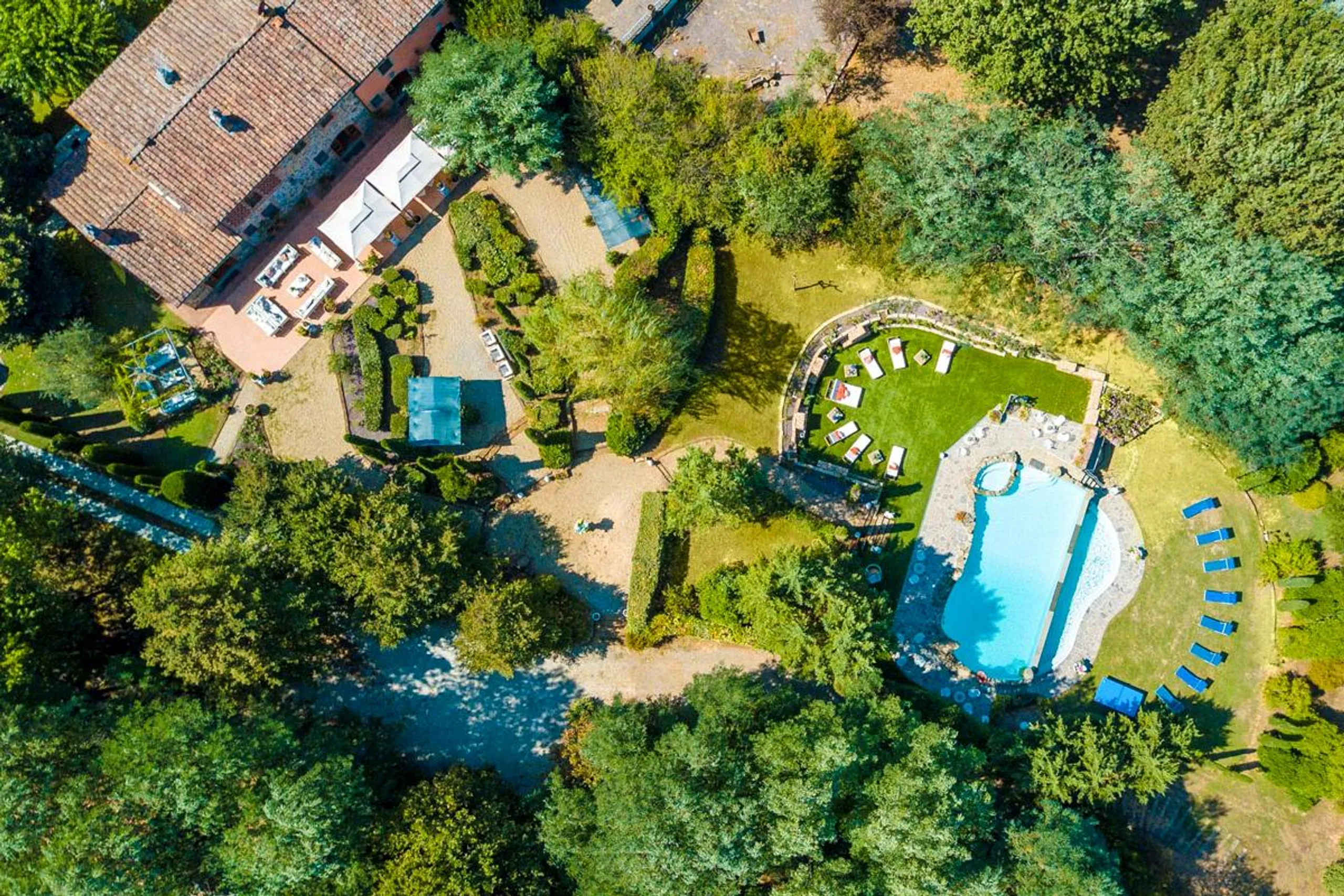 Luxurious 16th Century Villa with Private Pool, and Scenic Garden Oasis — photograph 5