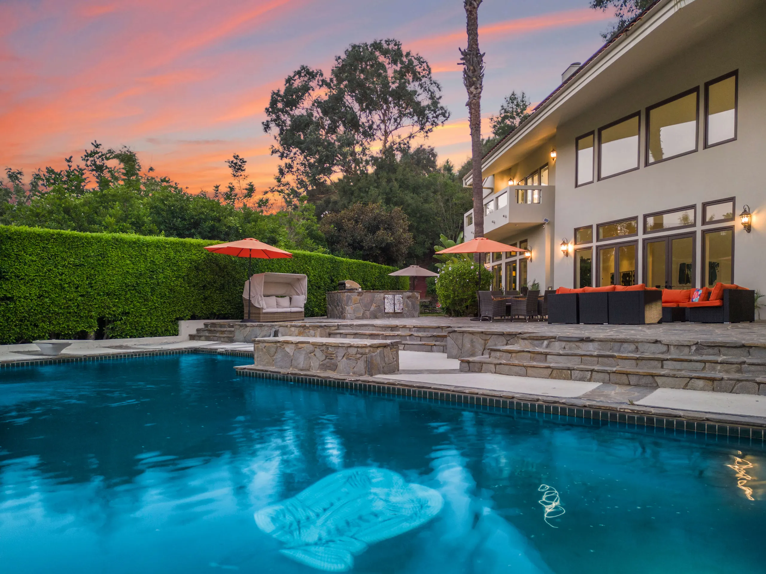Refined Style Contemporary Estate with Private Pool, Sauna, and Tennis Court — photograph 3