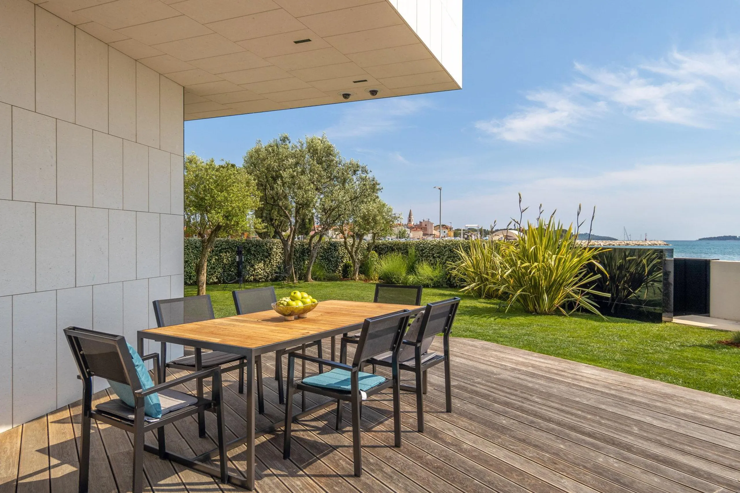 Extraordinary Beachfront Villa with Private Pool, Sauna and Sea Views — photograph 8