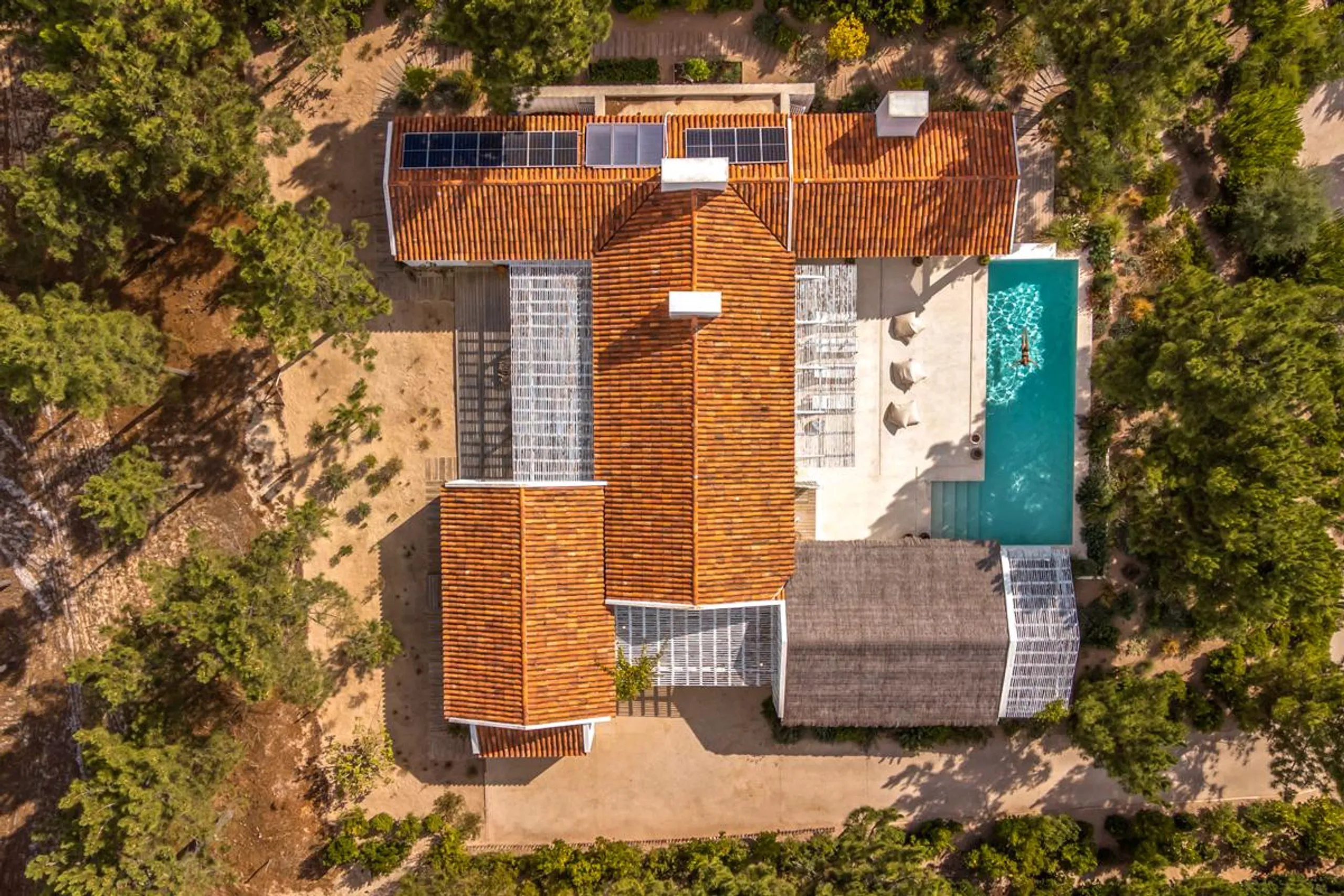 Tranquil Single-Storey Villa in Casas da Encos with Private Pool and Serene Garden — photograph 5