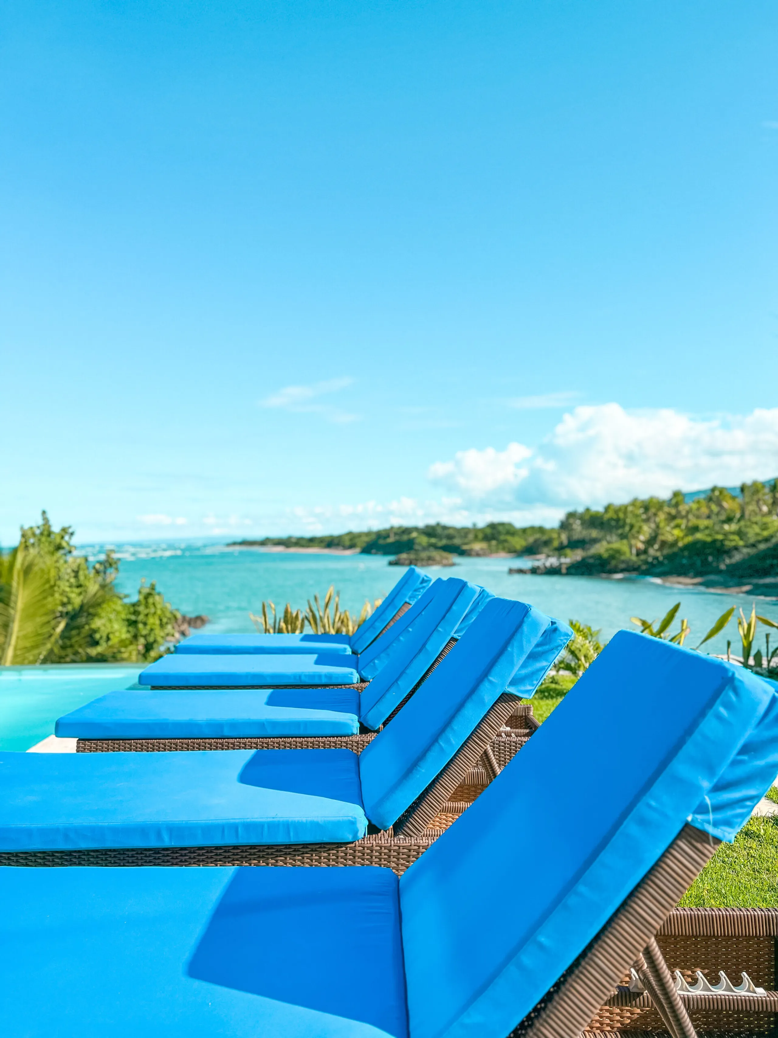 Refreshing 6BR Getaway with Infinity Pool Area, Large Terrace and Beach Access — photograph 2