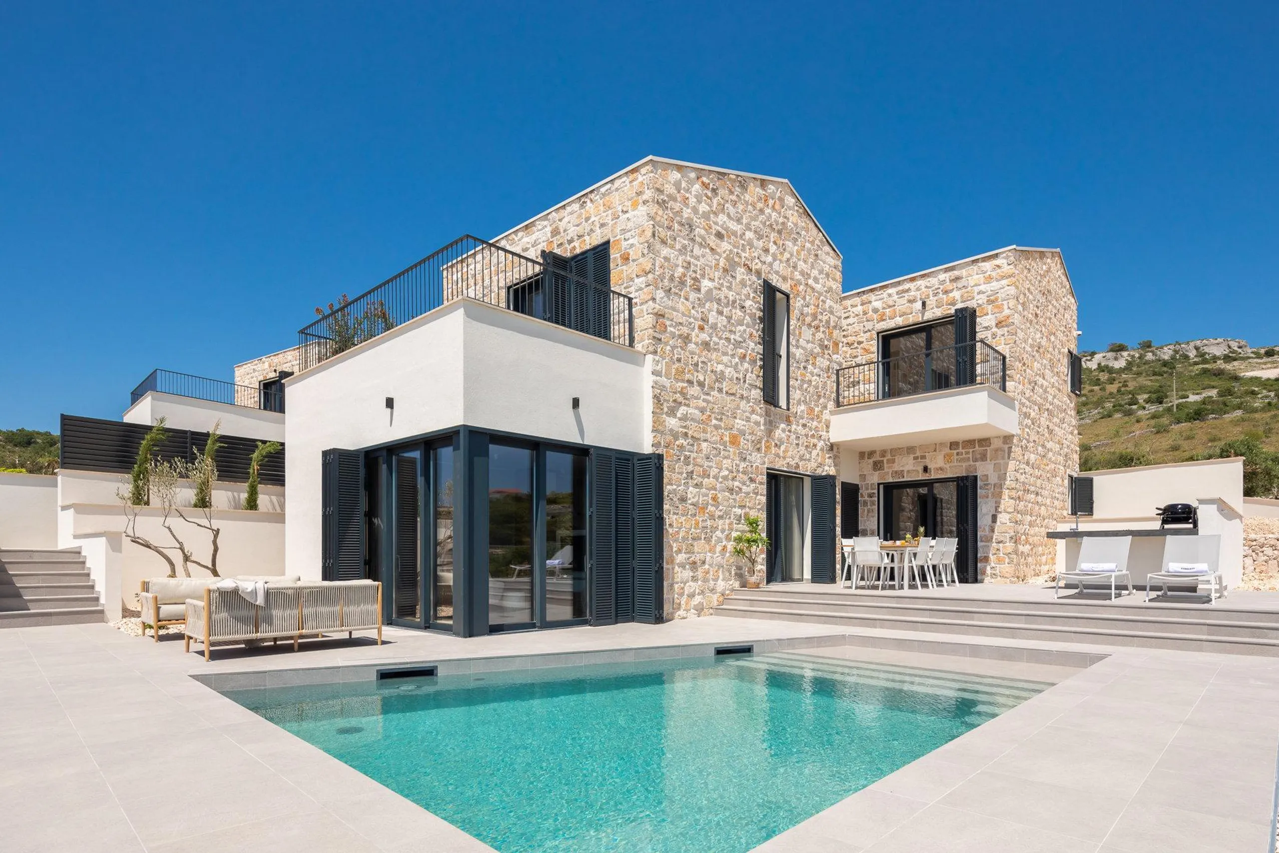 Spectacular Villa with Pool and Stunning views of the Nearby Rogoznica Archipelago — photograph 2