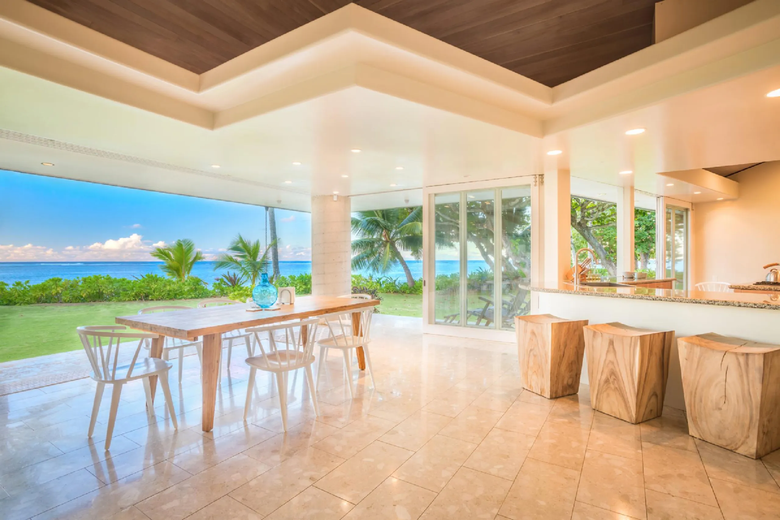 Anini Beach Front Villa with Tropical Ocean Views — photograph 11
