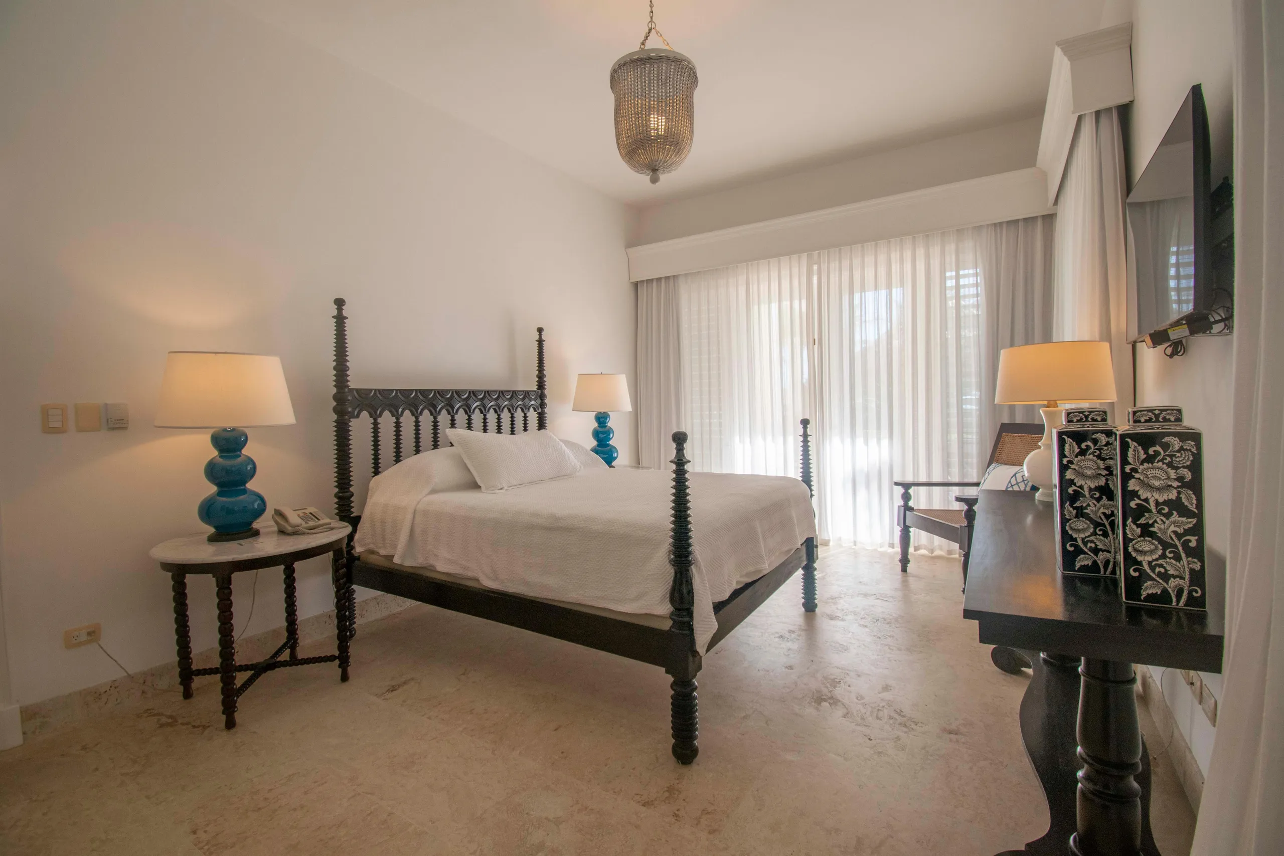 Superb Punta Cana Villa with Invigorating Pool and Ocean Views — photograph 11