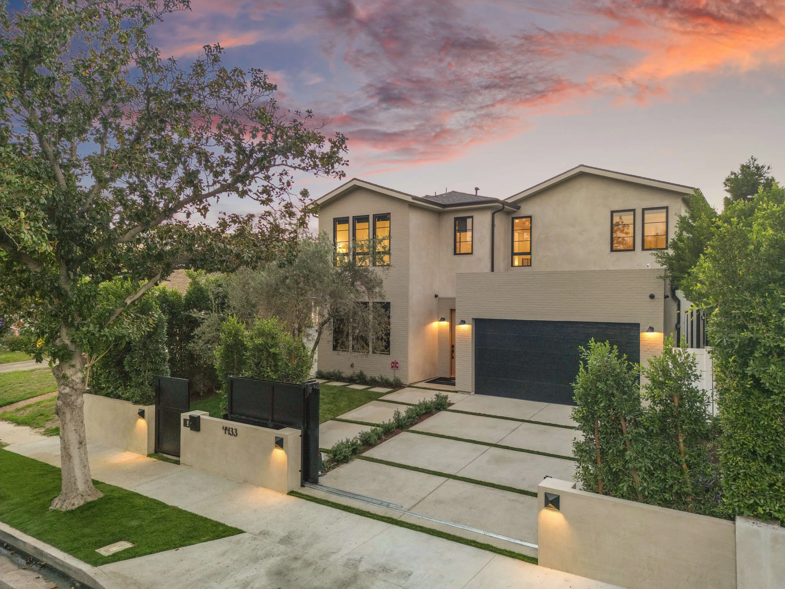 Prestige Studio City Residence with Resort Pool, Soaring Ceilings & Gated Privacy — photograph 2