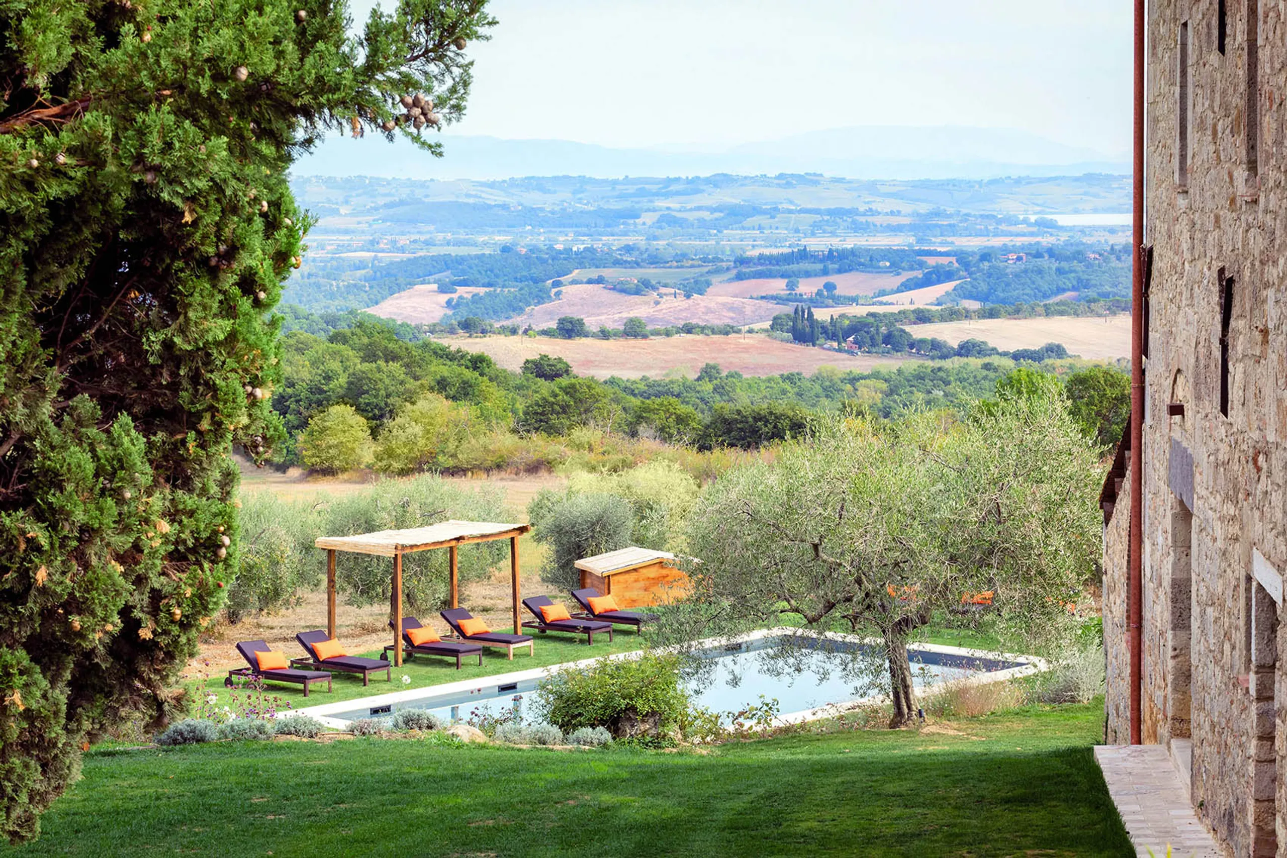 Splendid Estate with Indoor Heated Pool and Countryside Views — photograph 5