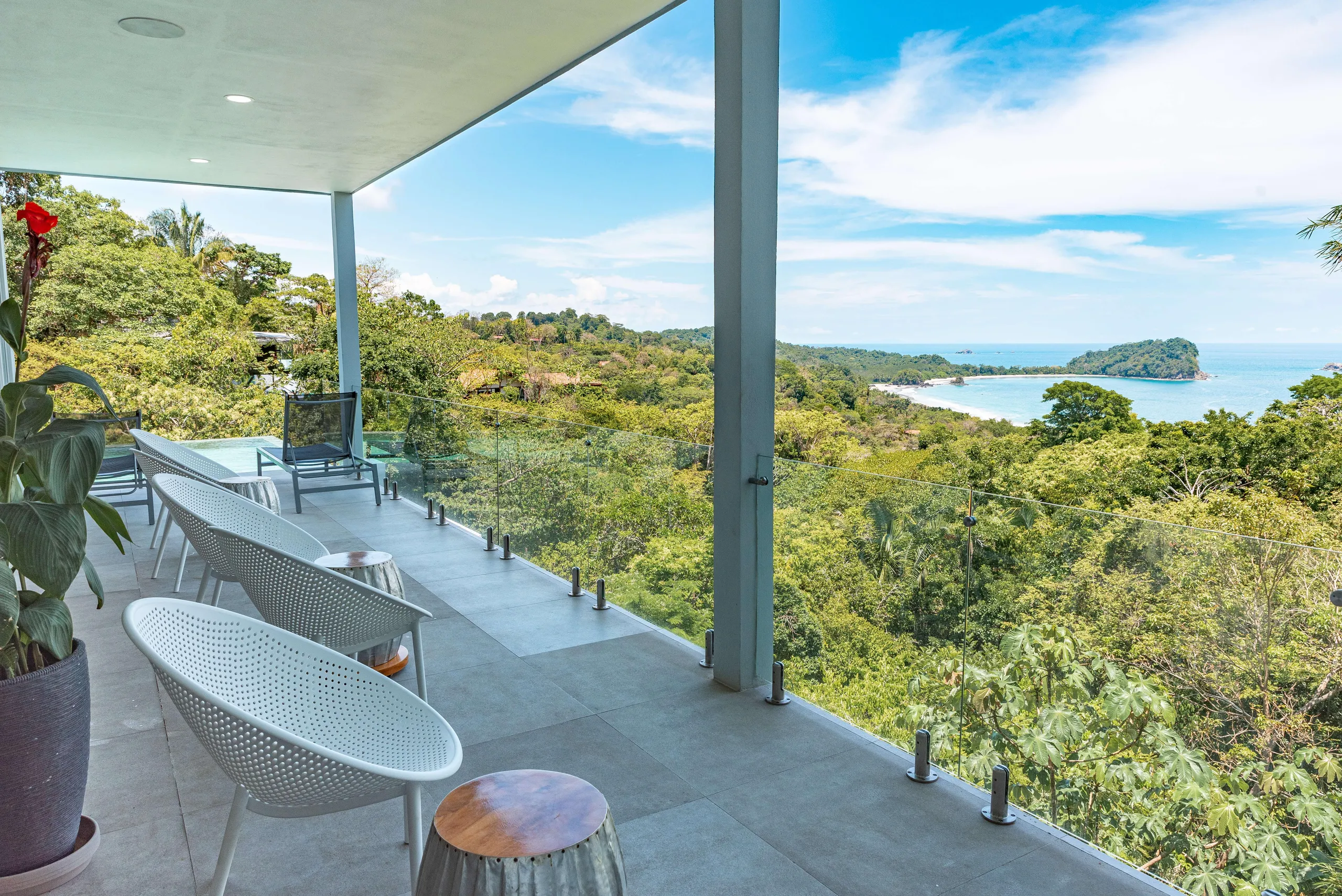 Awe-Inspiring Rainforest Villa with Infinity Pool and Panoramic Pacific Ocean Views VILLAWAY® — photograph 5