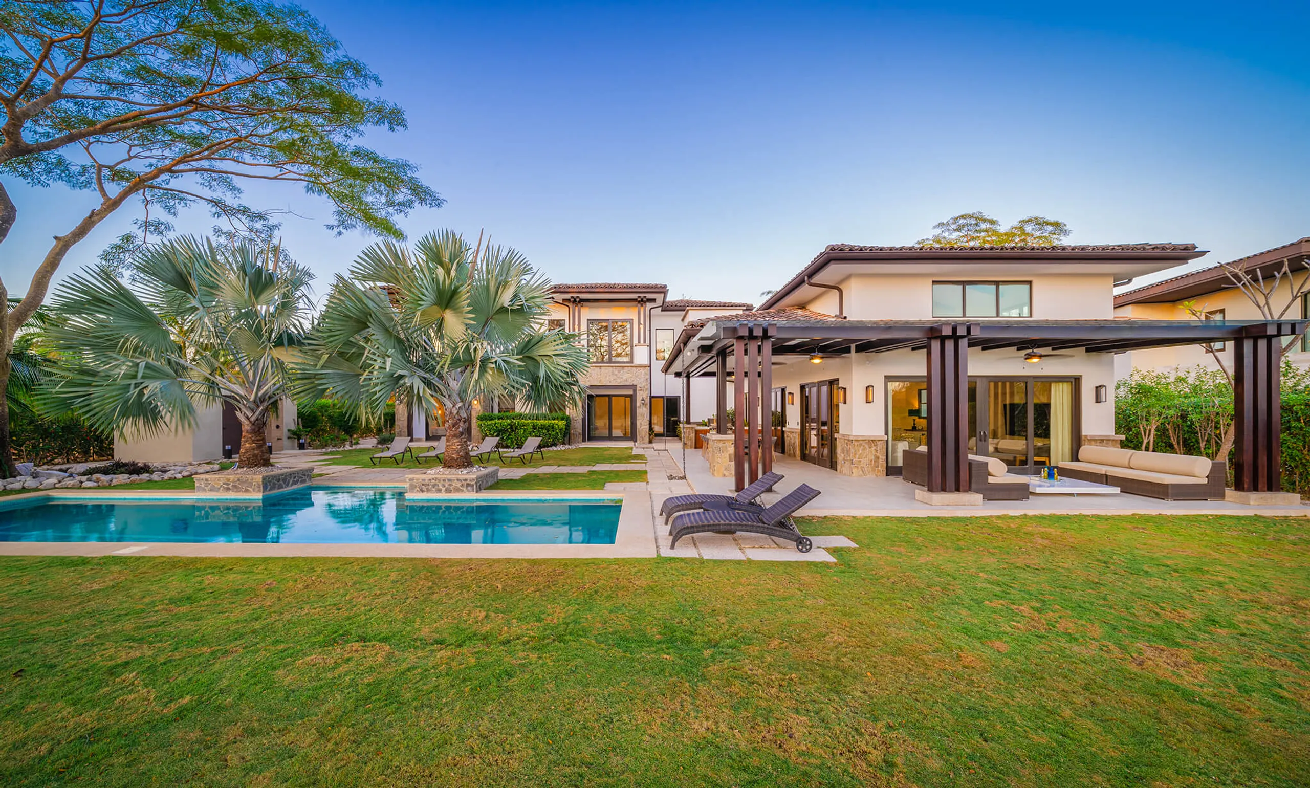 Elegant Hacienda Pinilla Villa with Private Pool, Beach Access, and Golf Course Views — photograph 2