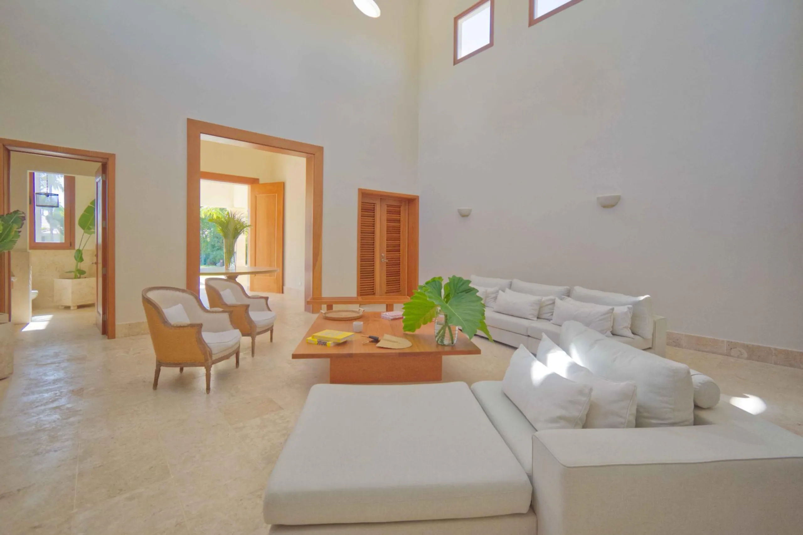 Light Filled 5BDR Villa with Private Pool, and Golf Views — photograph 6