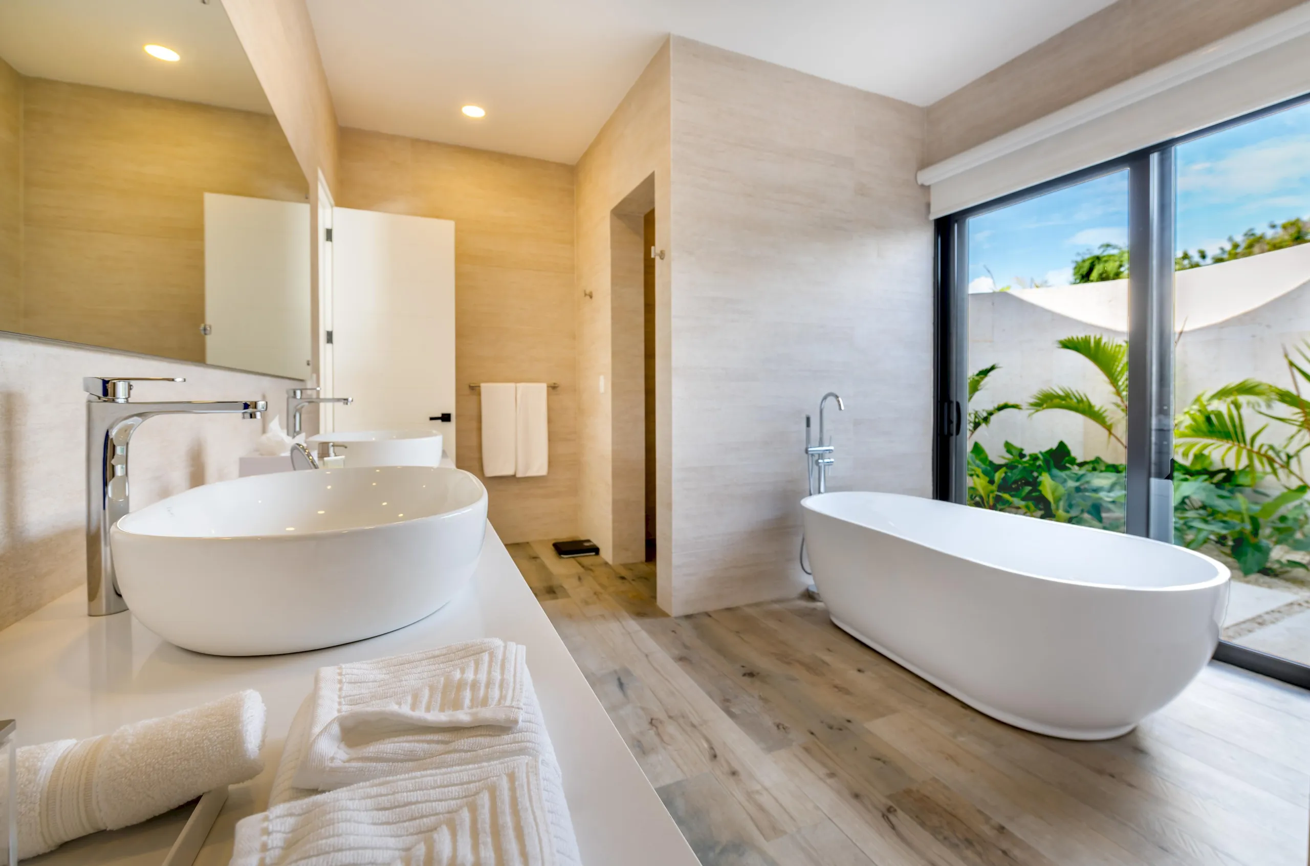 Sumptuous Paradise Estate with Private Pool and Fitness Room — photograph 12
