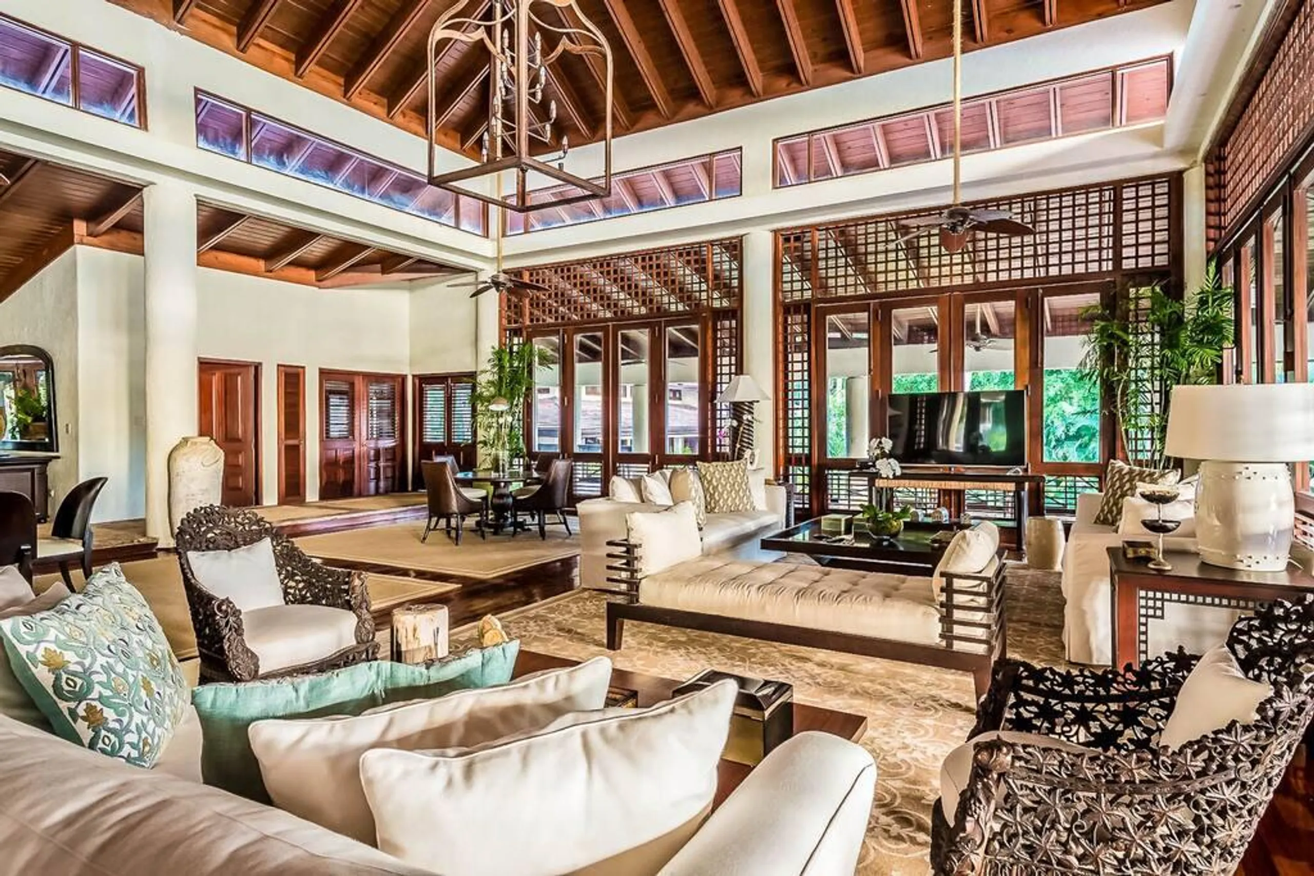 Magnificent Oceanfront Villa in La Romana with Private Pool, Outdoor Grill, and Walks to Beach — photograph 11