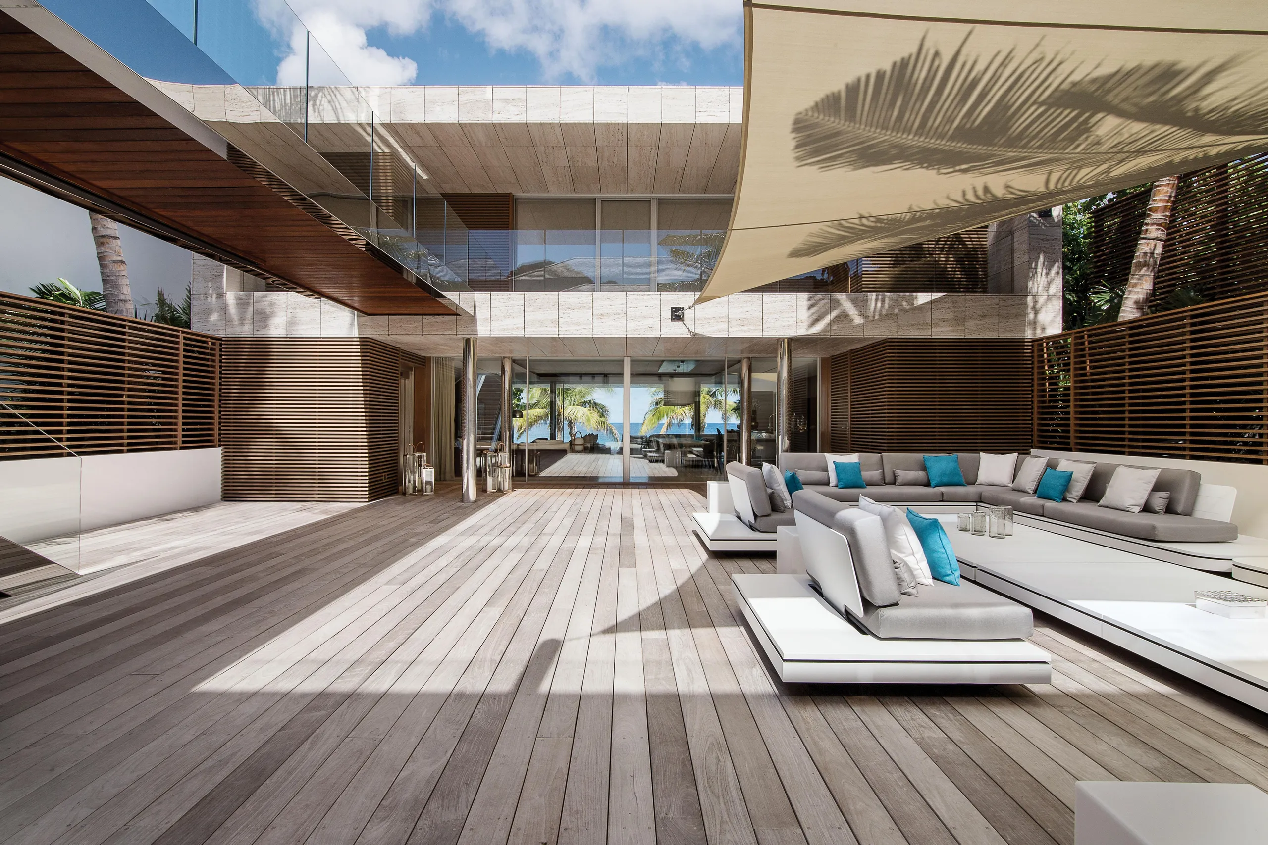 Brilliant Beachfront Villa with Infinity Pool and Home Cinema — photograph 4