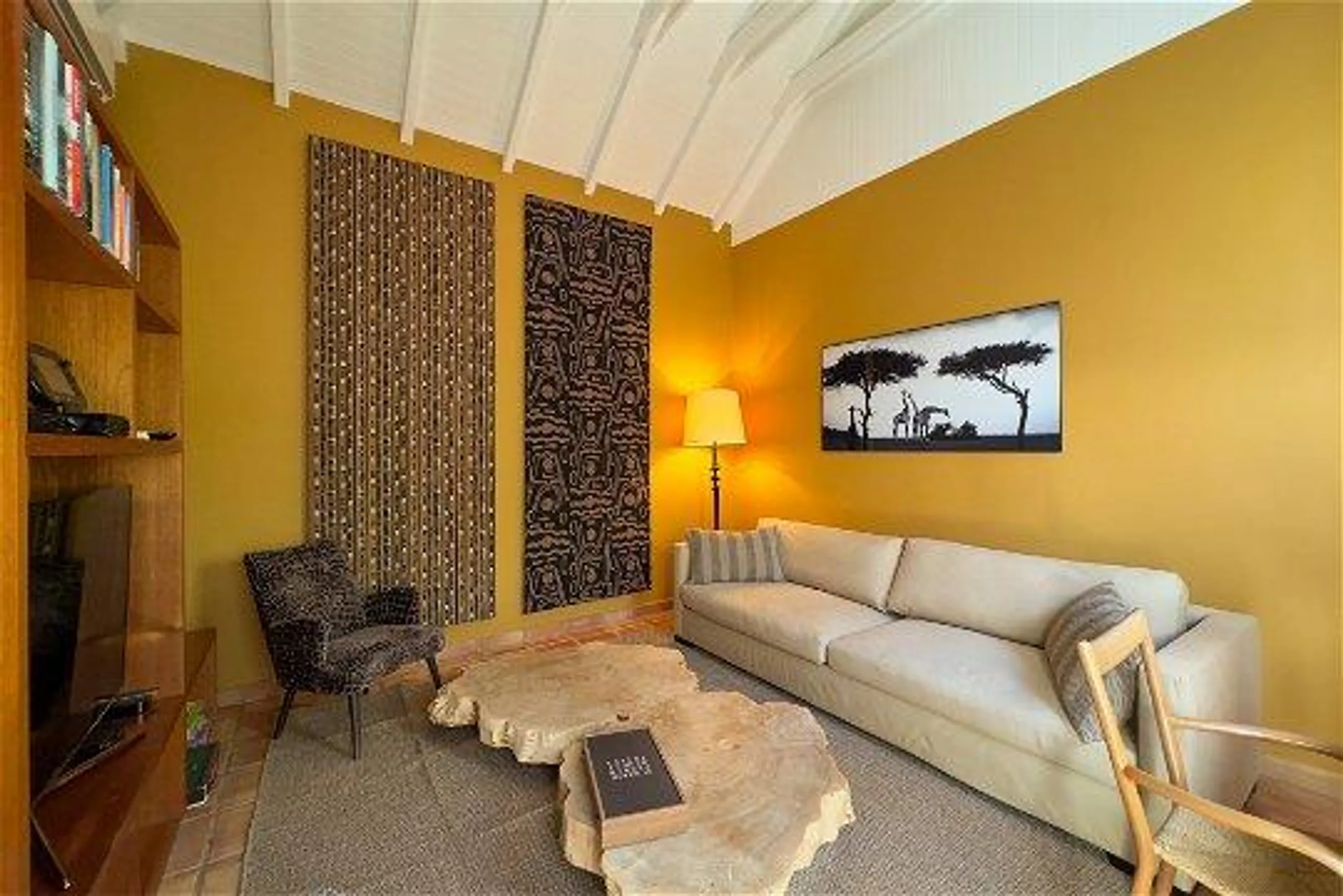 Stunning Four-Bedroom Villa with Private Pool and Bay View — photograph 12
